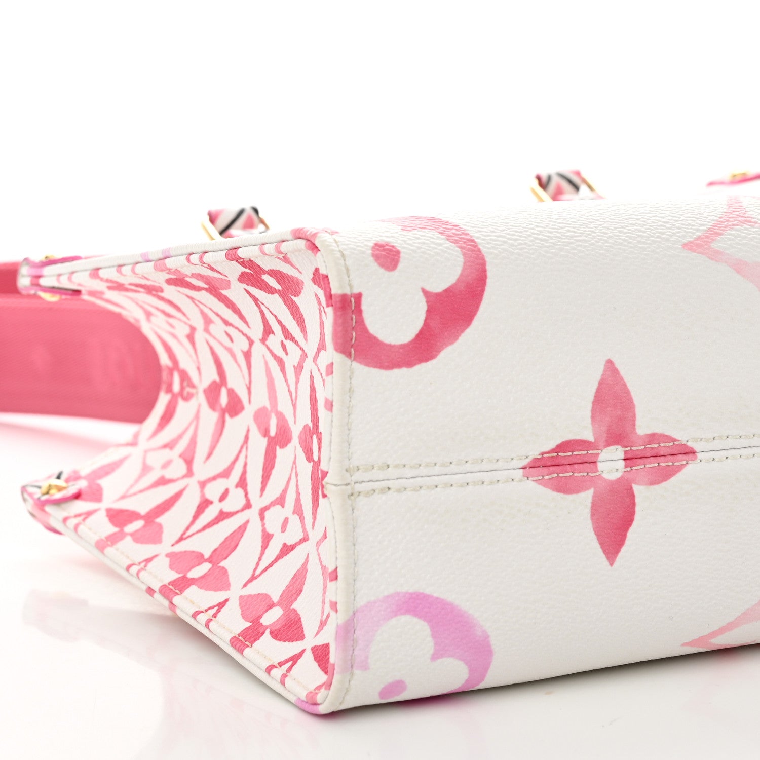 Louis Vuitton Monogram Giant By The Pool 2.0 Onthego PM Pink 11 of 17