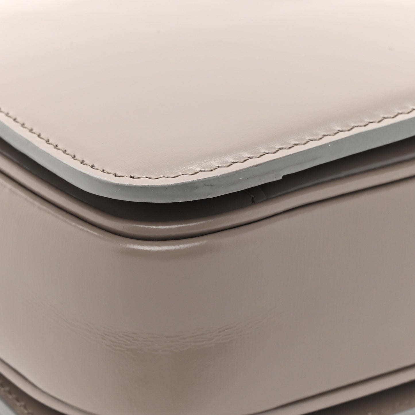 Shiny Calfskin Teen Triomphe Pebble