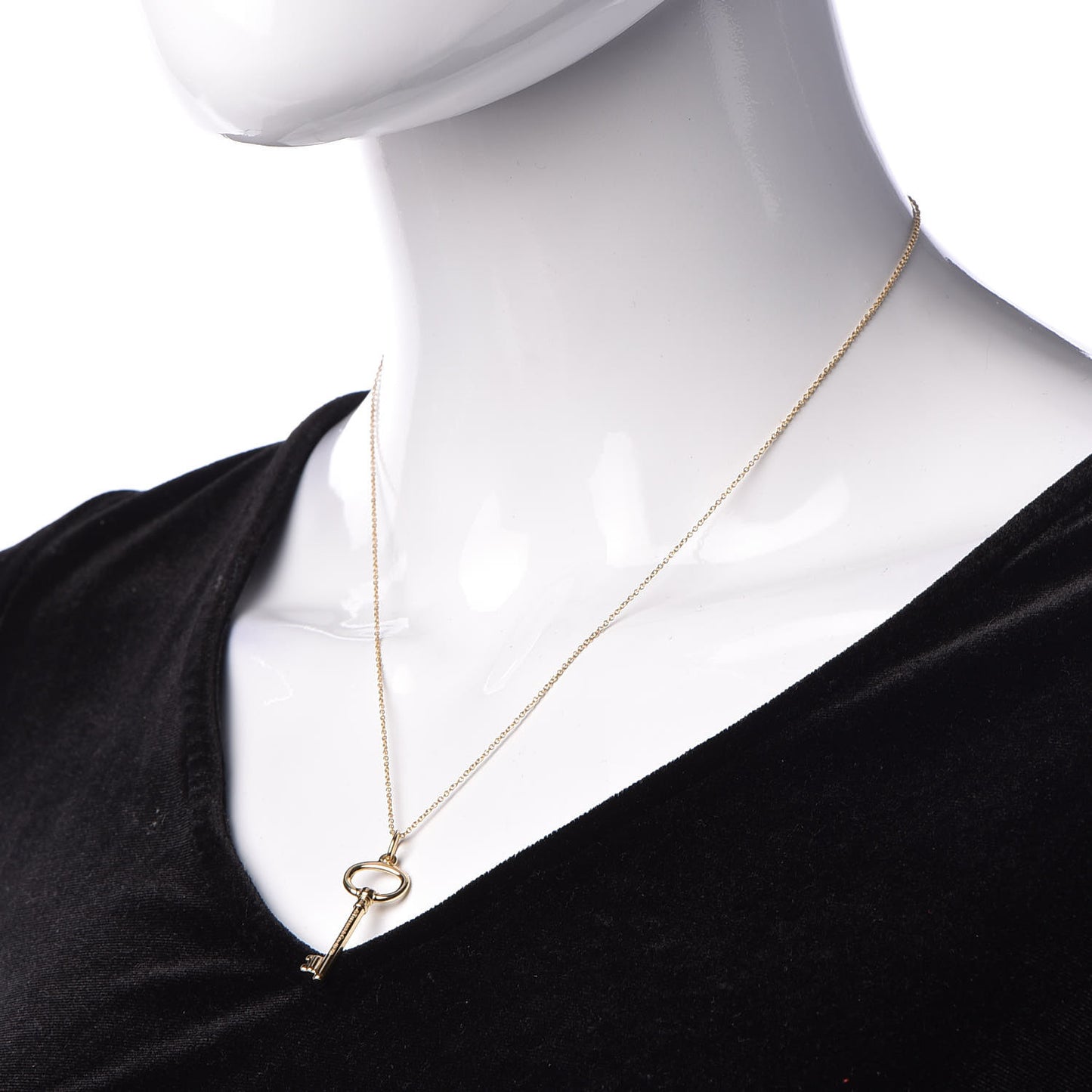 18K Yellow Gold Small Oval Key Pendant Necklace