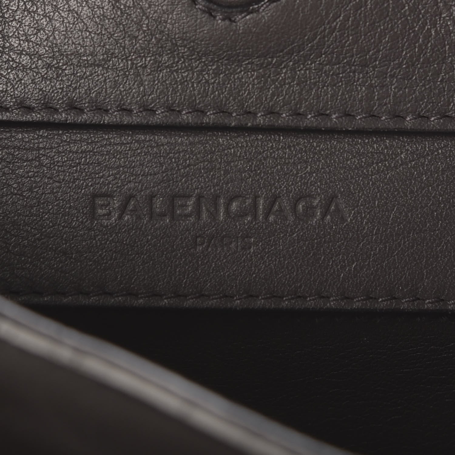 Balenciaga Veau Papier A6 Zip Around Tote Gris Fossile 8 of 9