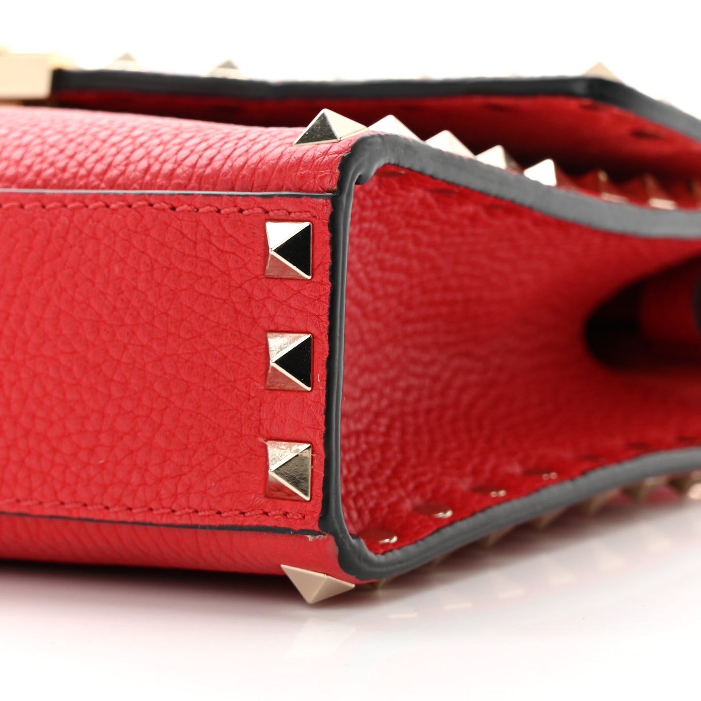 Pebbled Calfskin Medium Rockstud Flip Lock Crossbody Bag Rouge Pur