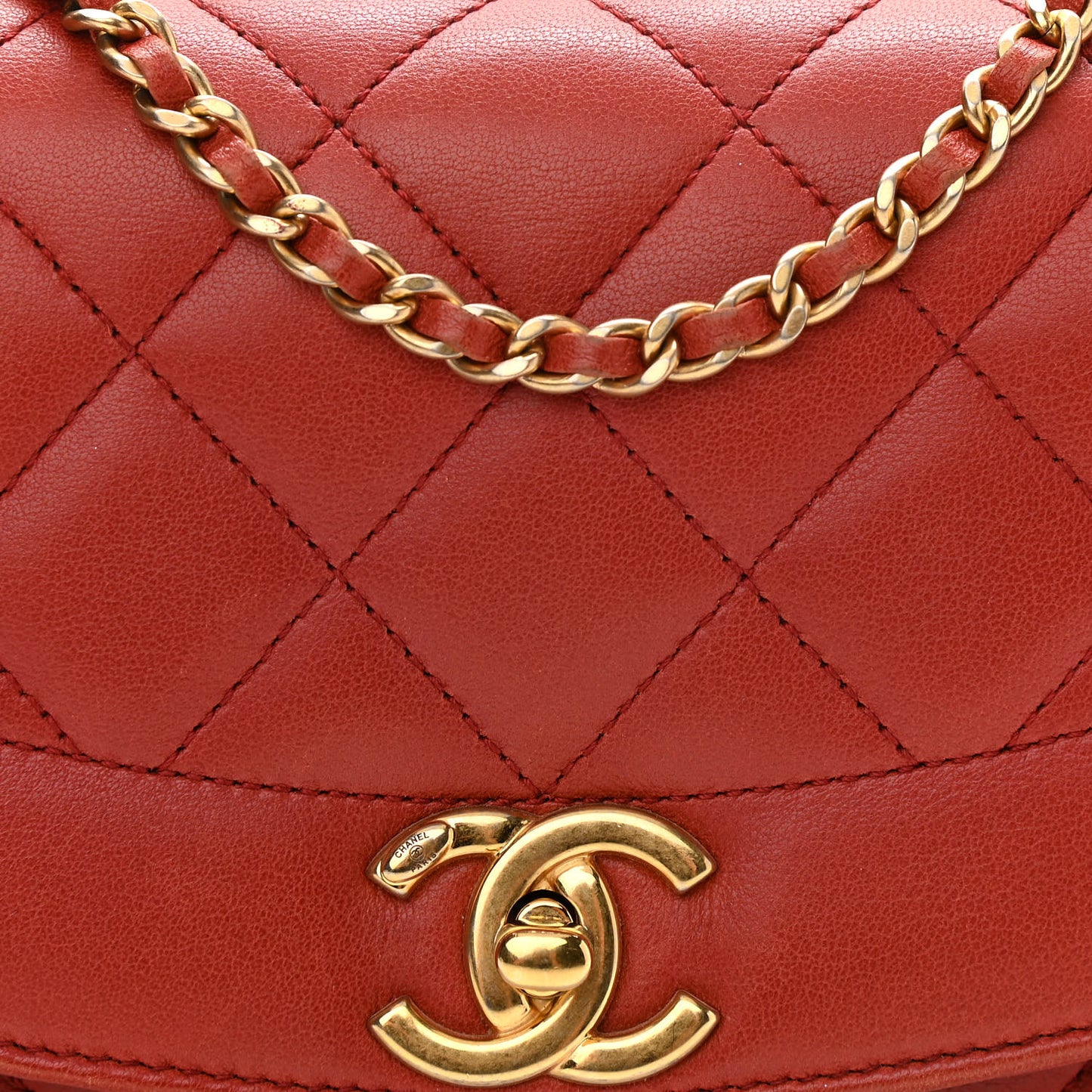 Lambskin Quilted Medium Vintage Flap Bag Red
