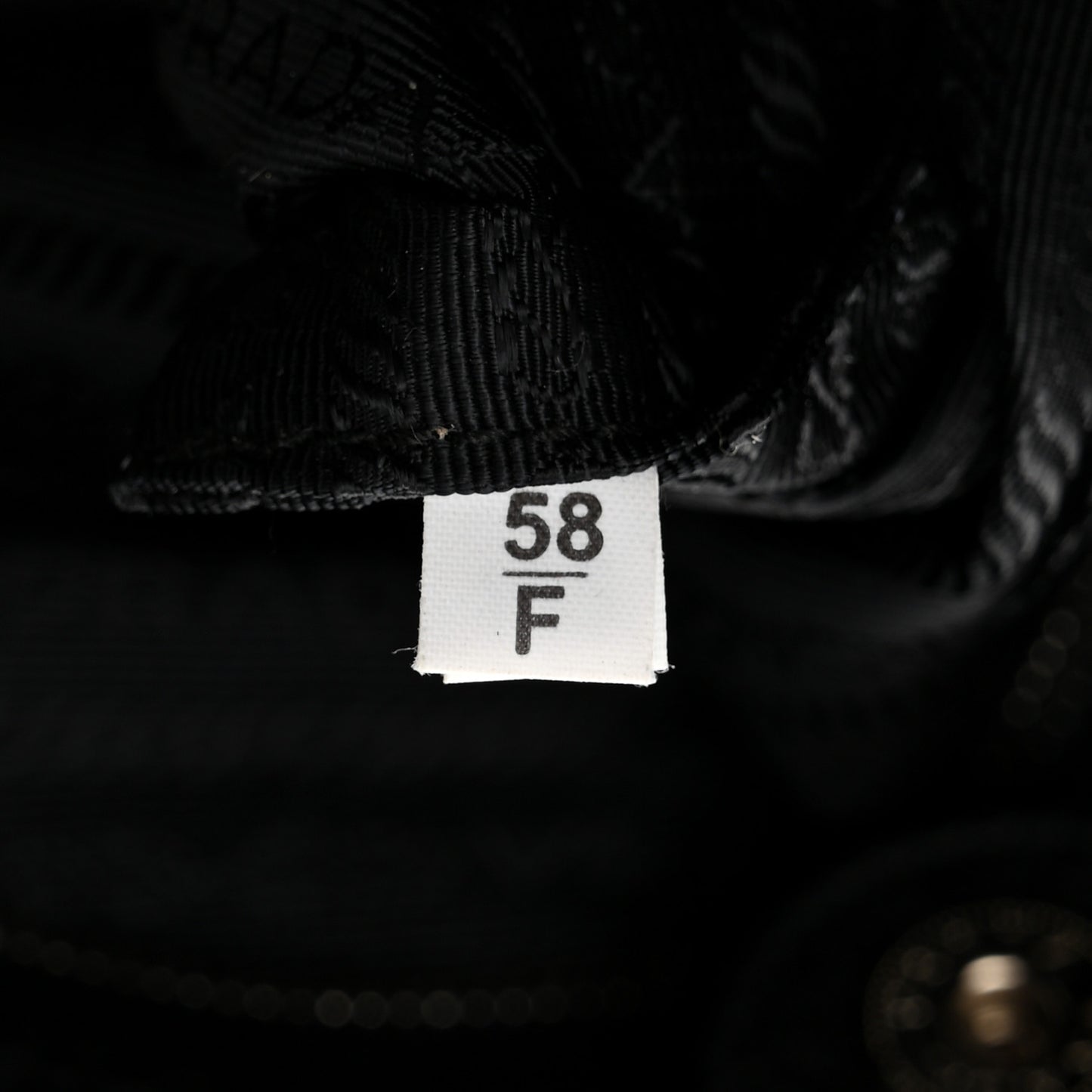 Vitello Daino Hobo Black
