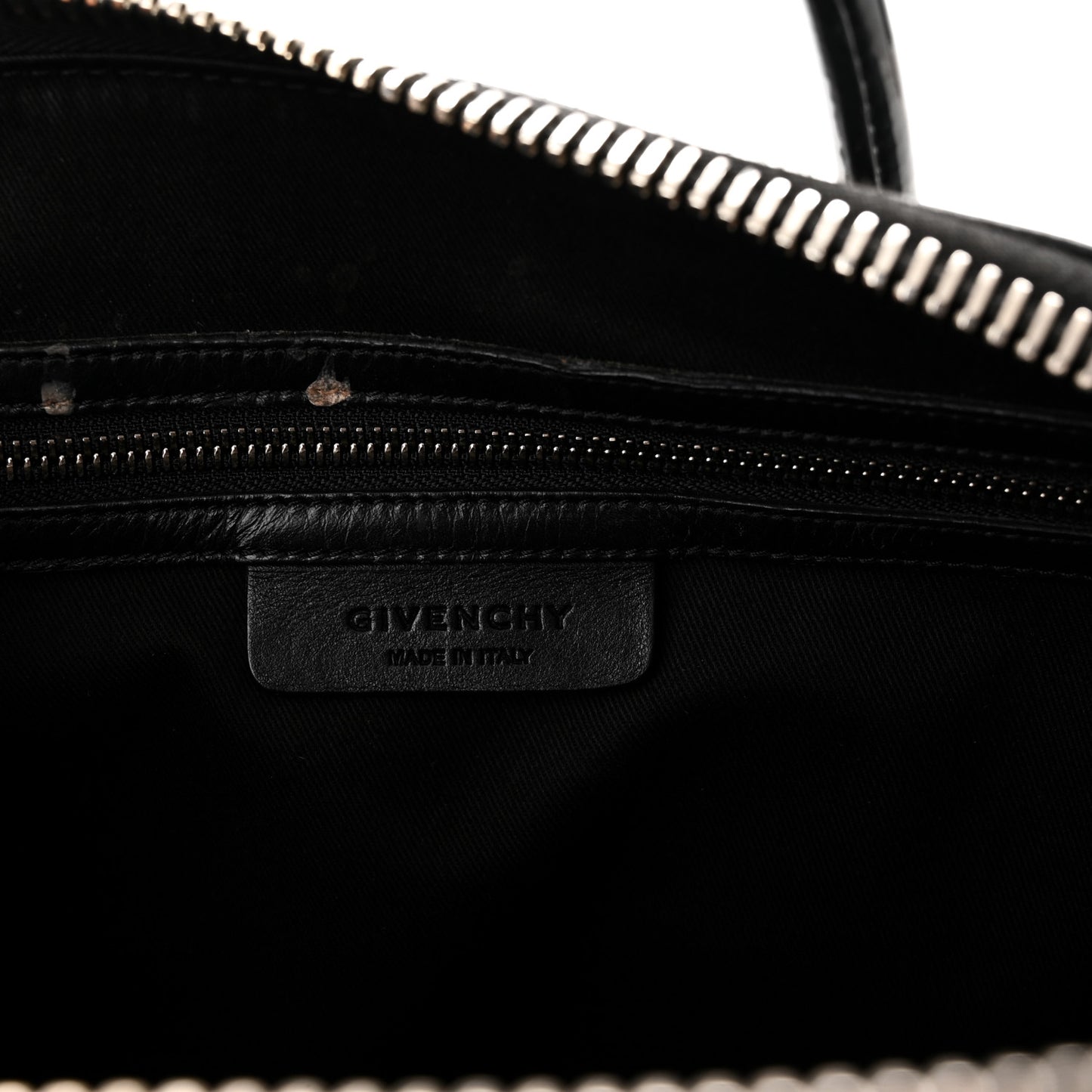 Smooth Calfskin Medium Antigona Black