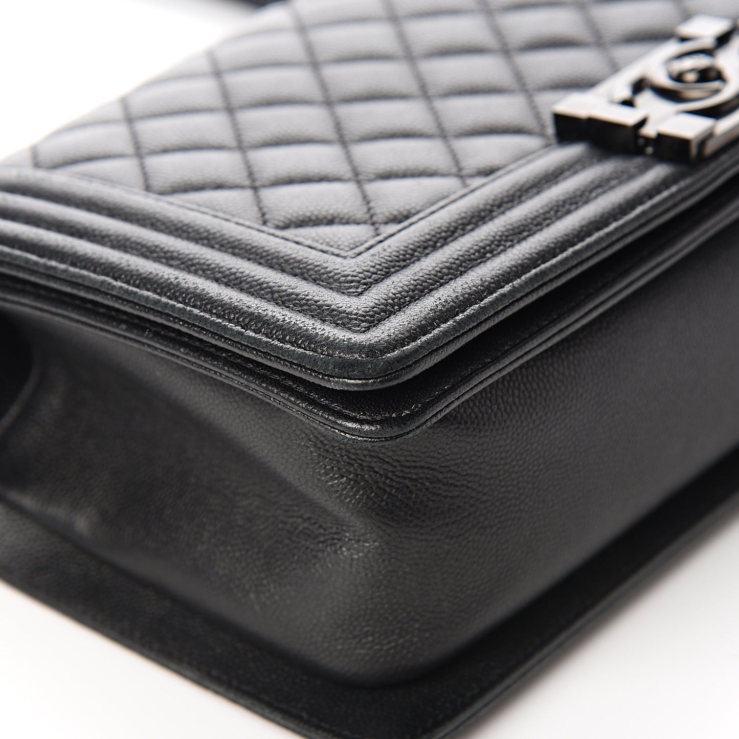 Caviar Quilted Medium Boy Flap So Black