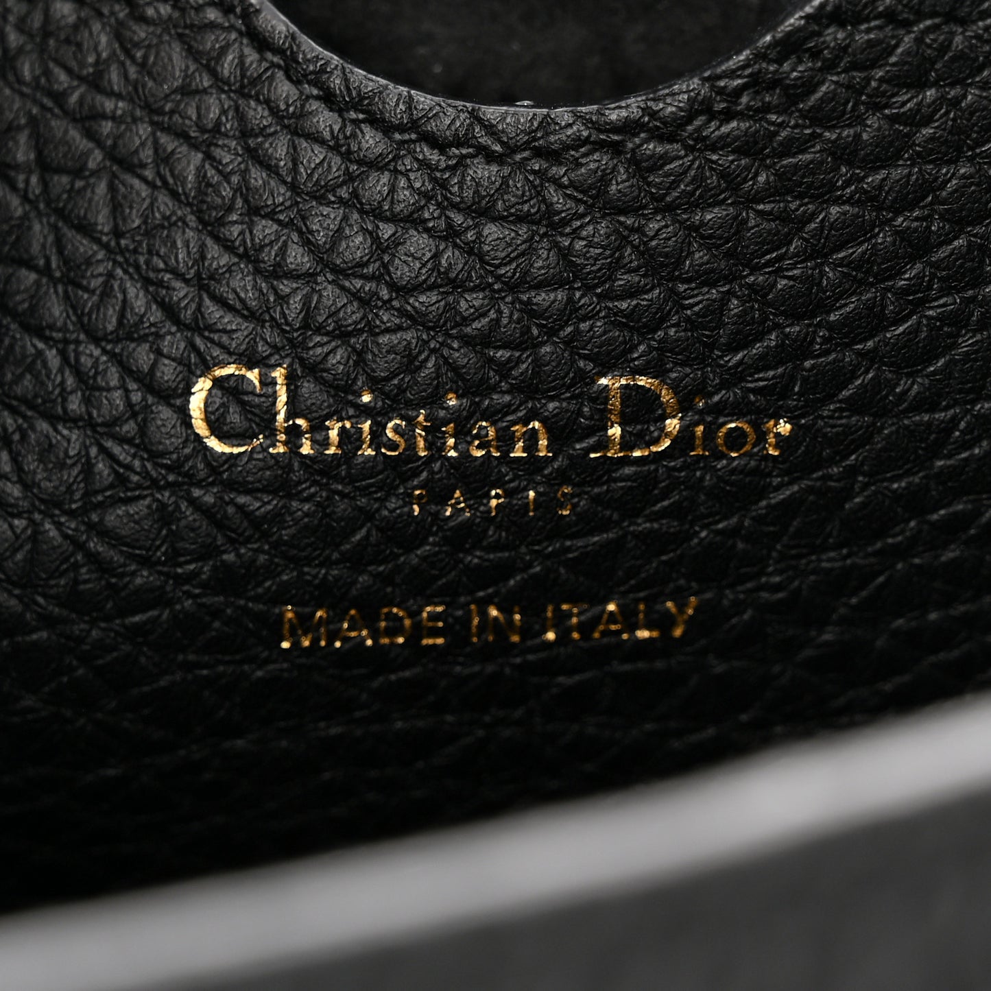 Grained Calfskin Large Bobby Flap Black