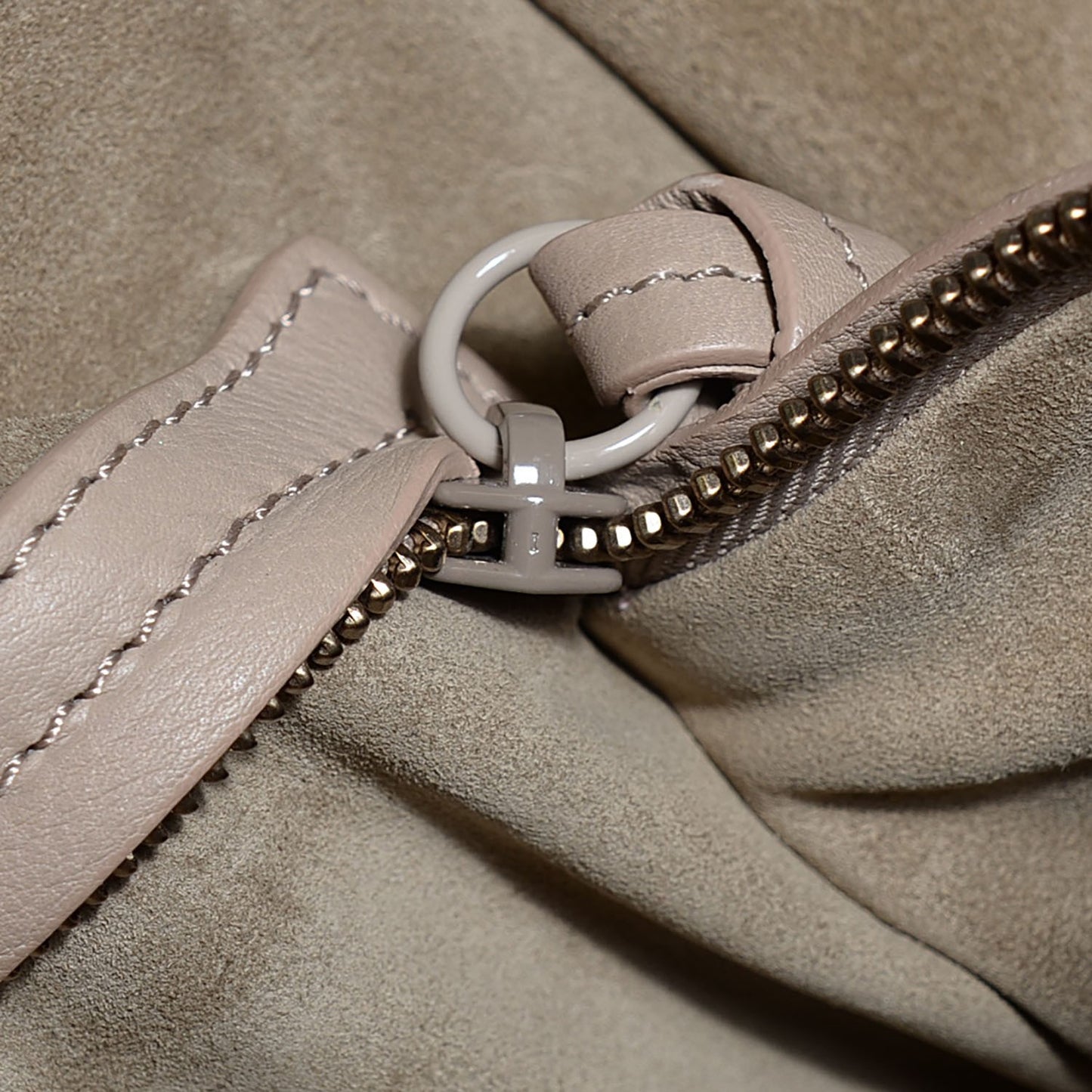 Supple Calfskin Medium Phantom Luggage Dune