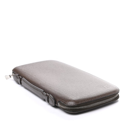 Louis Vuitton Taiga Atoll Travel Organizer Grizzli 4 of 9