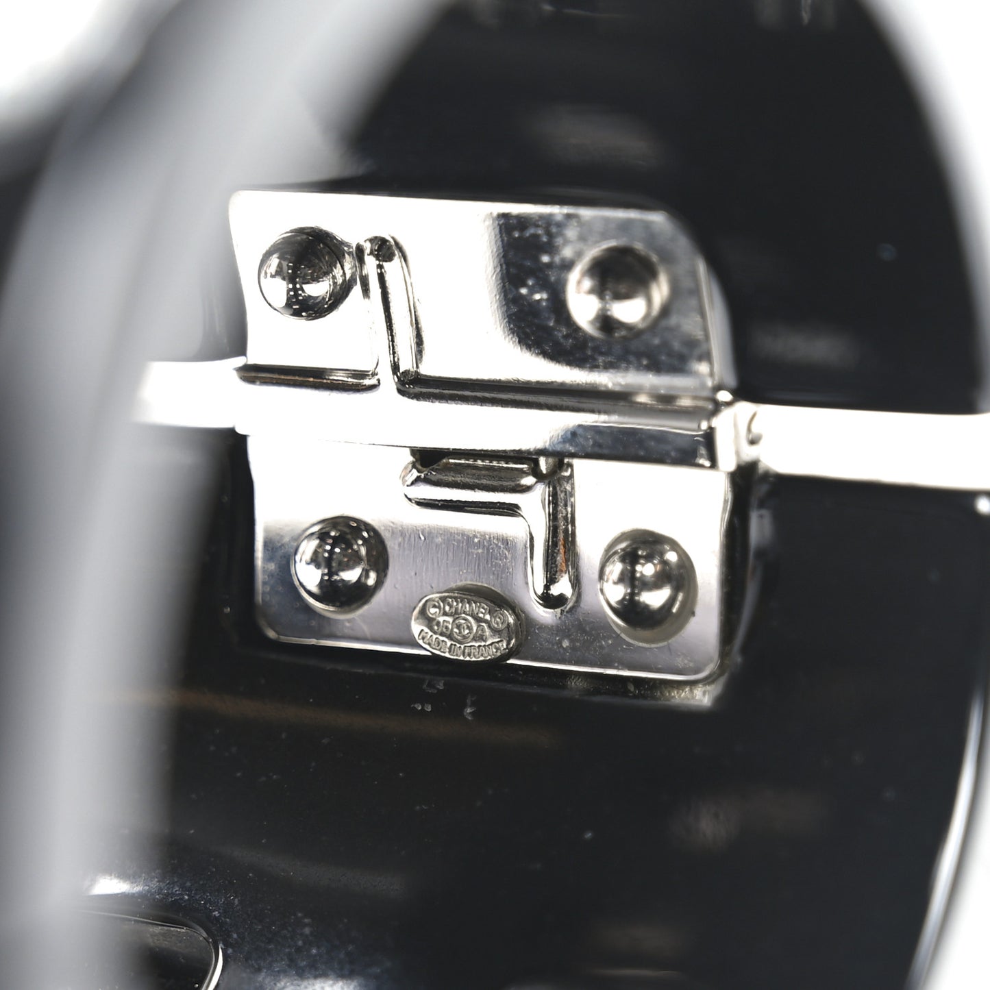 Resin Crystal CC Cuff Black
