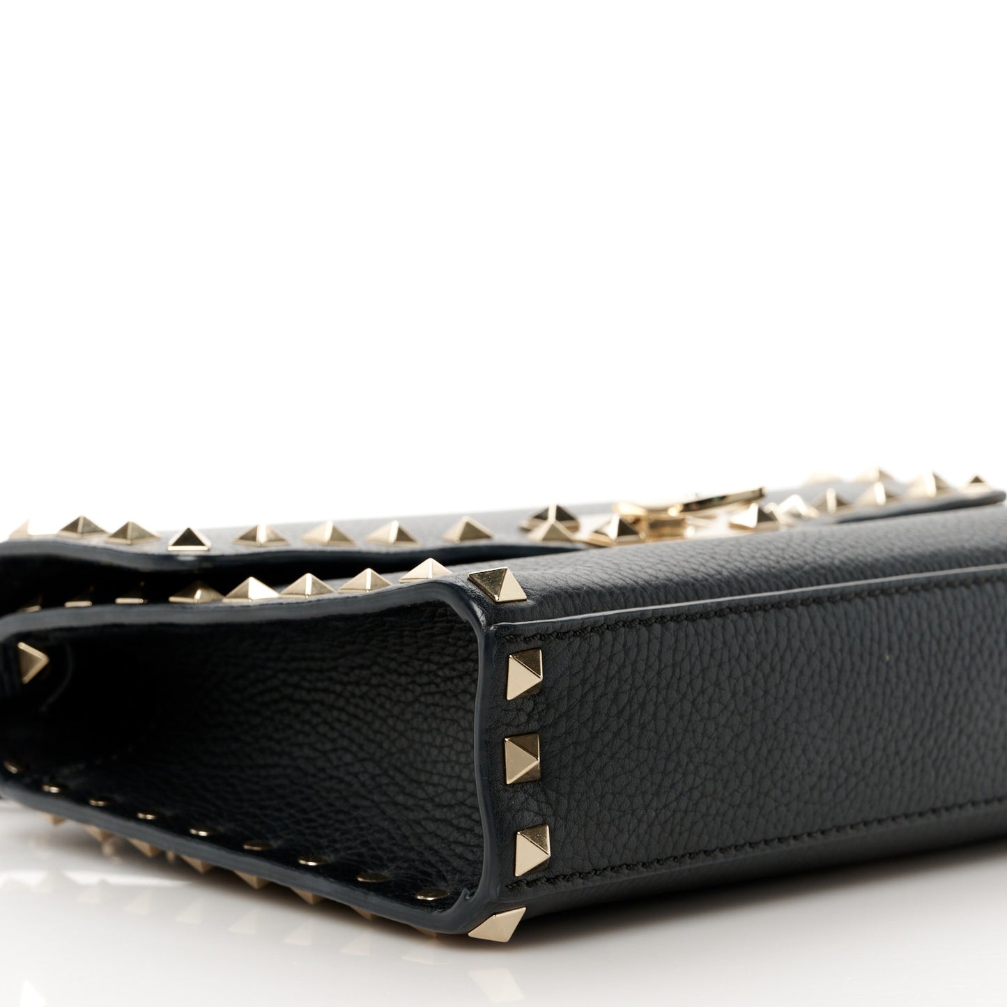 Pebbled Calfskin Medium Rockstud Flip Lock Crossbody Bag Black