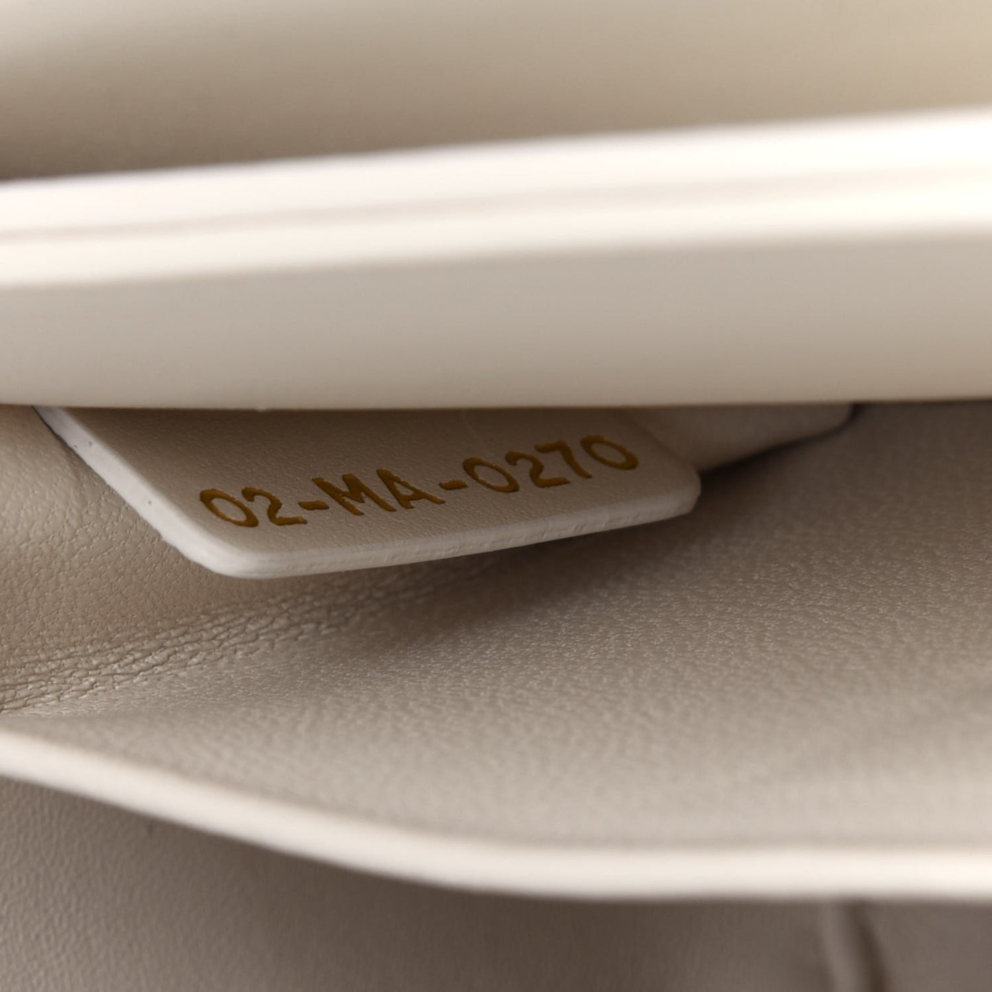 Smooth Calfskin 30 Montaigne Box Bag White