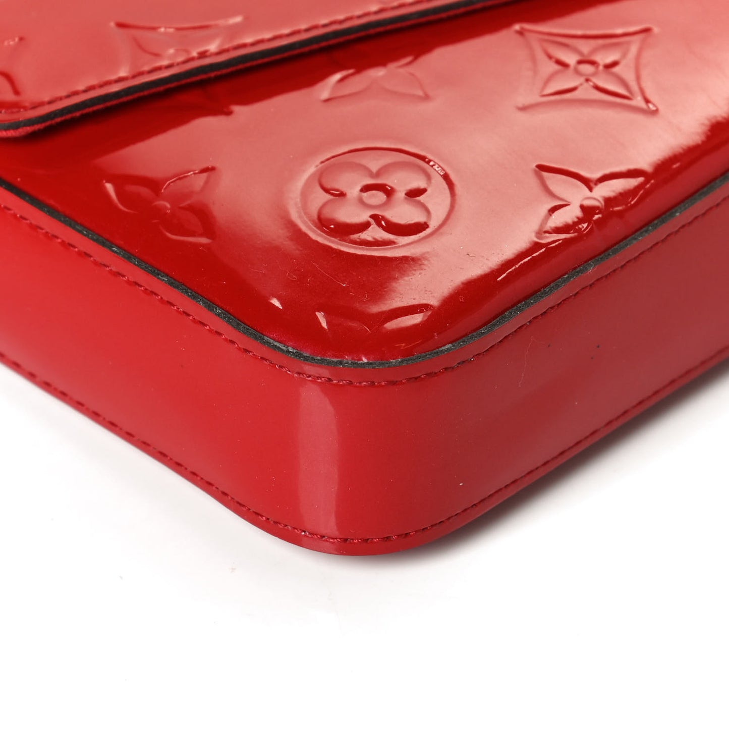 Vernis Felicie Pochette Chain Wallet Cherry
