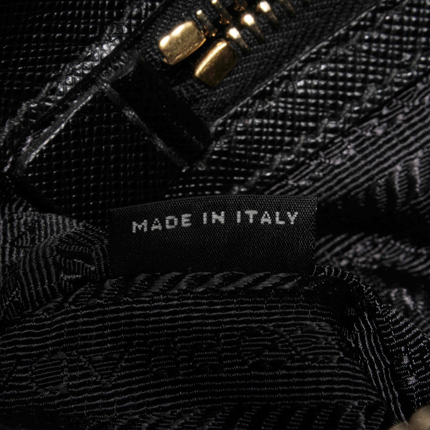 Saffiano Lux Medium Double Zip Tote Nero Black