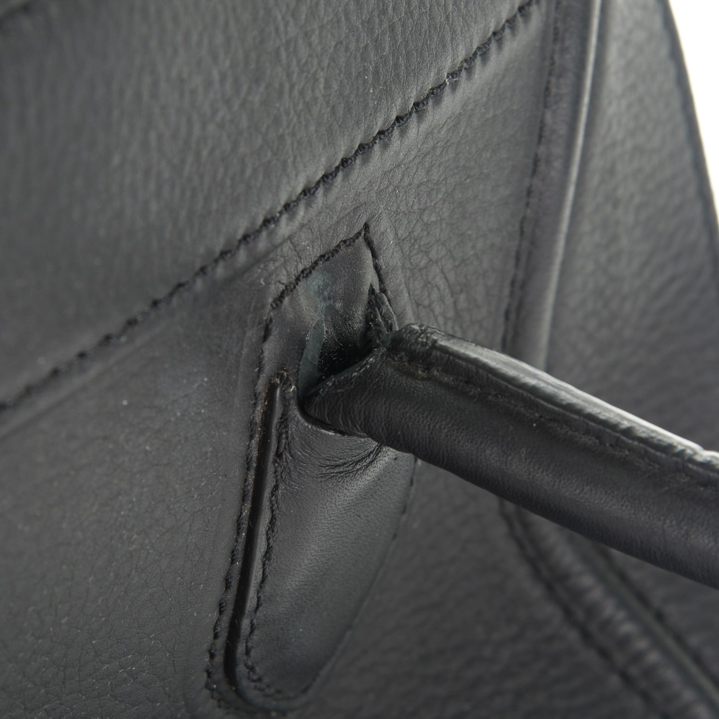 Supple Calfskin Medium Phantom Luggage Black