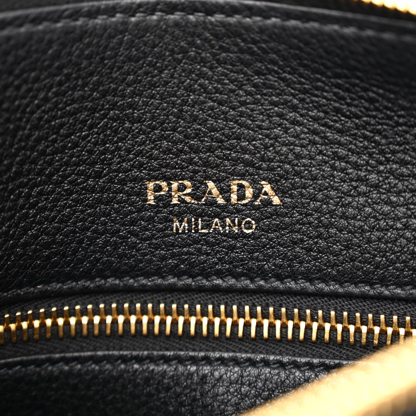 Vitello Phenix Shoulder Bag Black