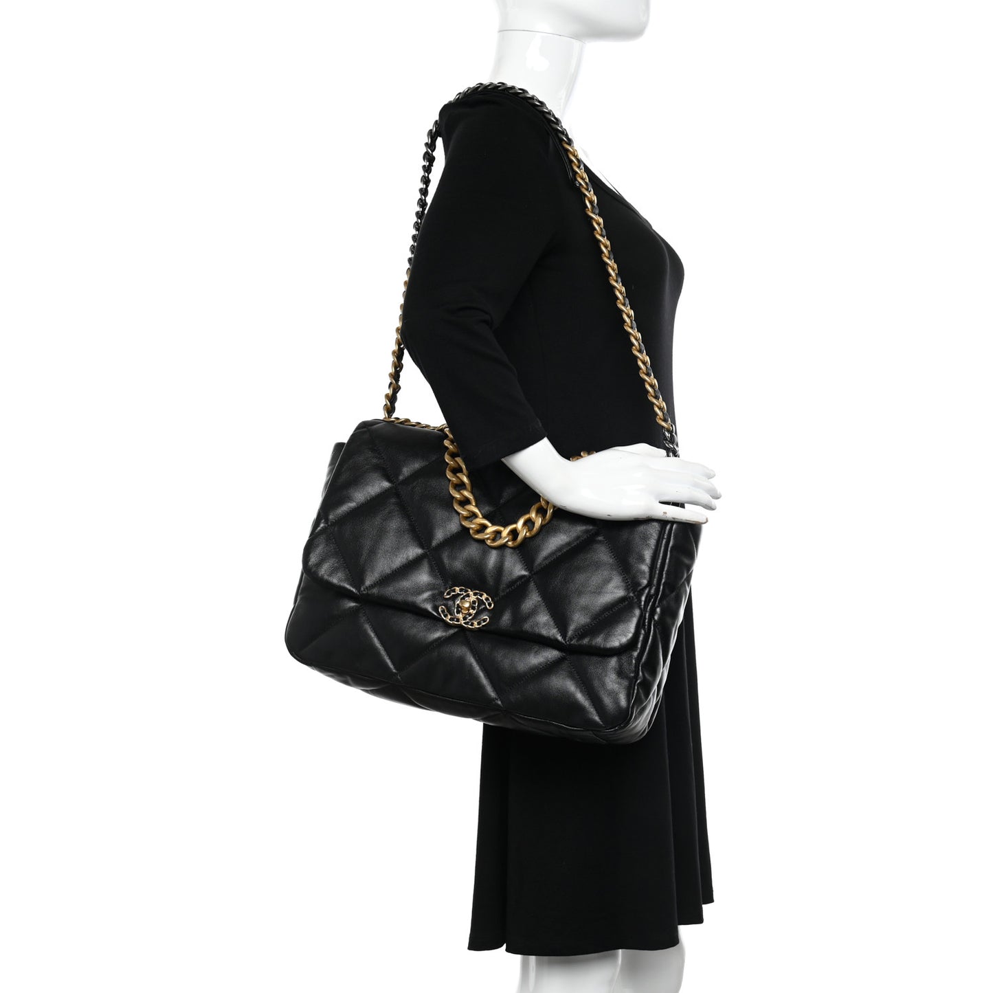 Lambskin Quilted Maxi Chanel 19 Flap Black