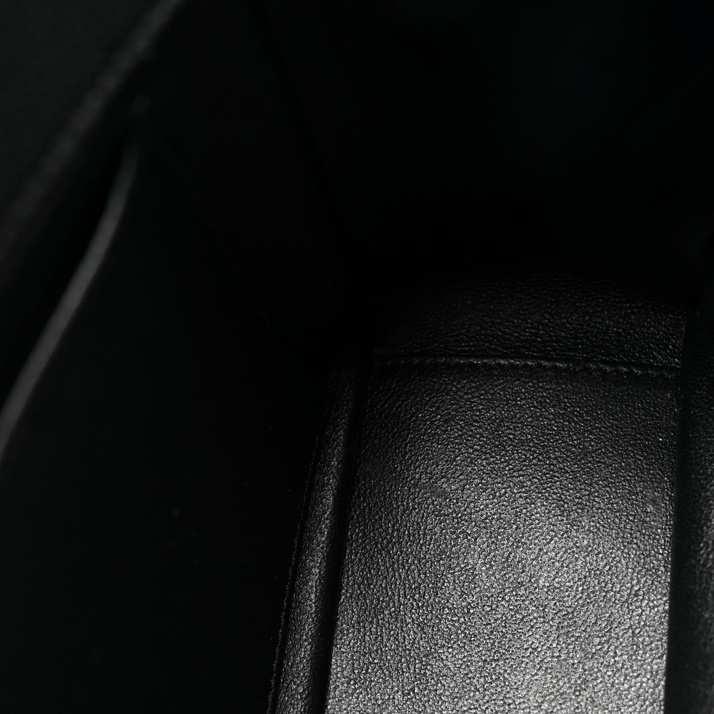Caviar Quilted Medium Business Affinity Flap Black