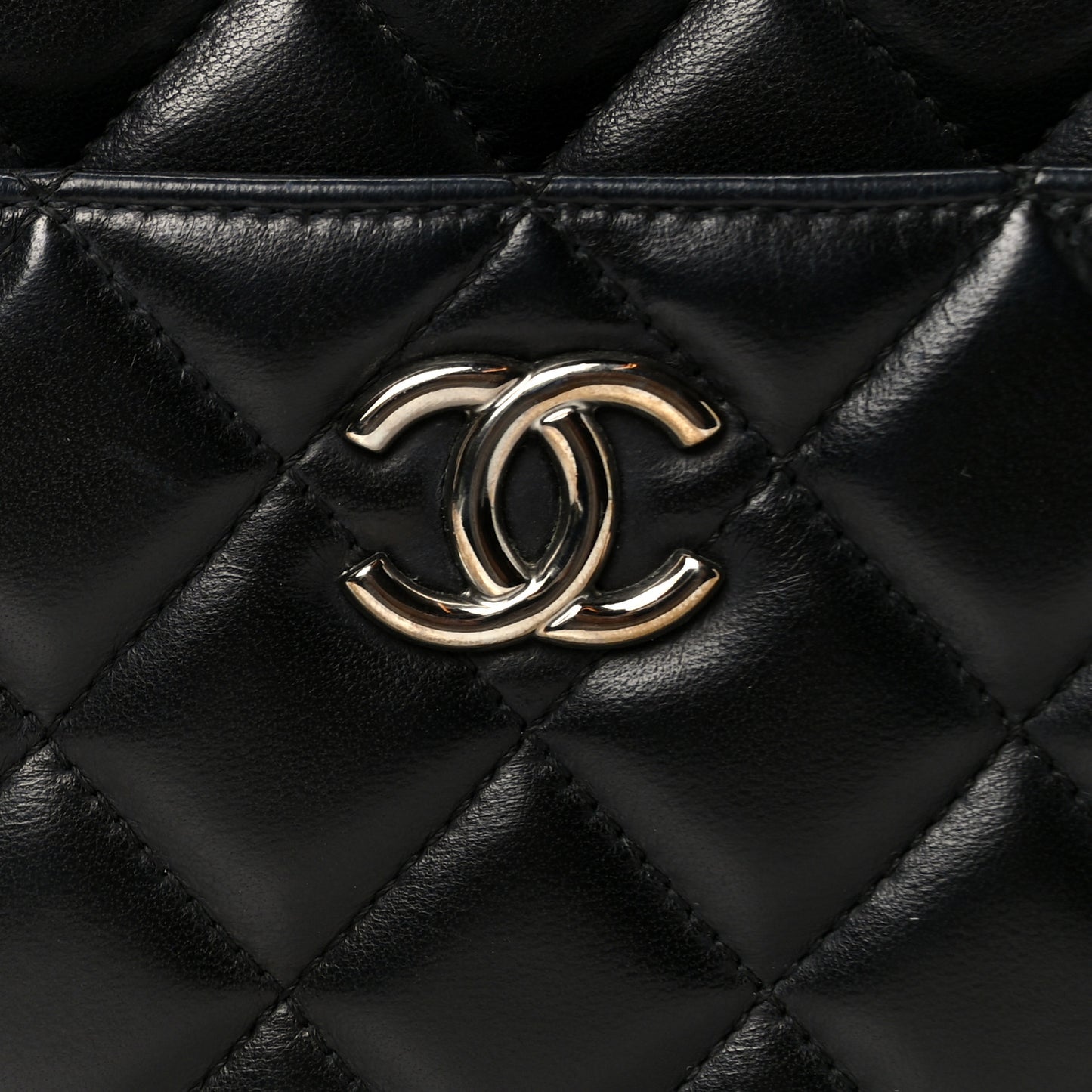 Lambskin Quilted Medium Camera Case Black