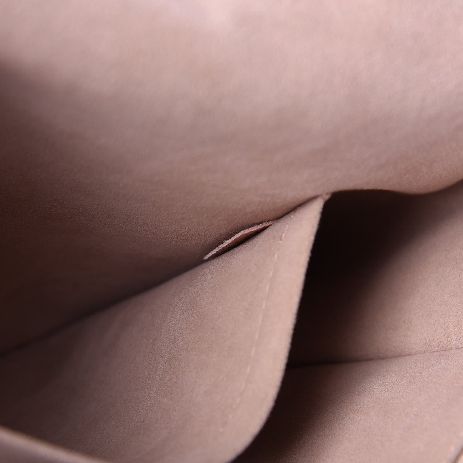 Louis Vuitton Taurillon Volta Magnolia 7 of 21