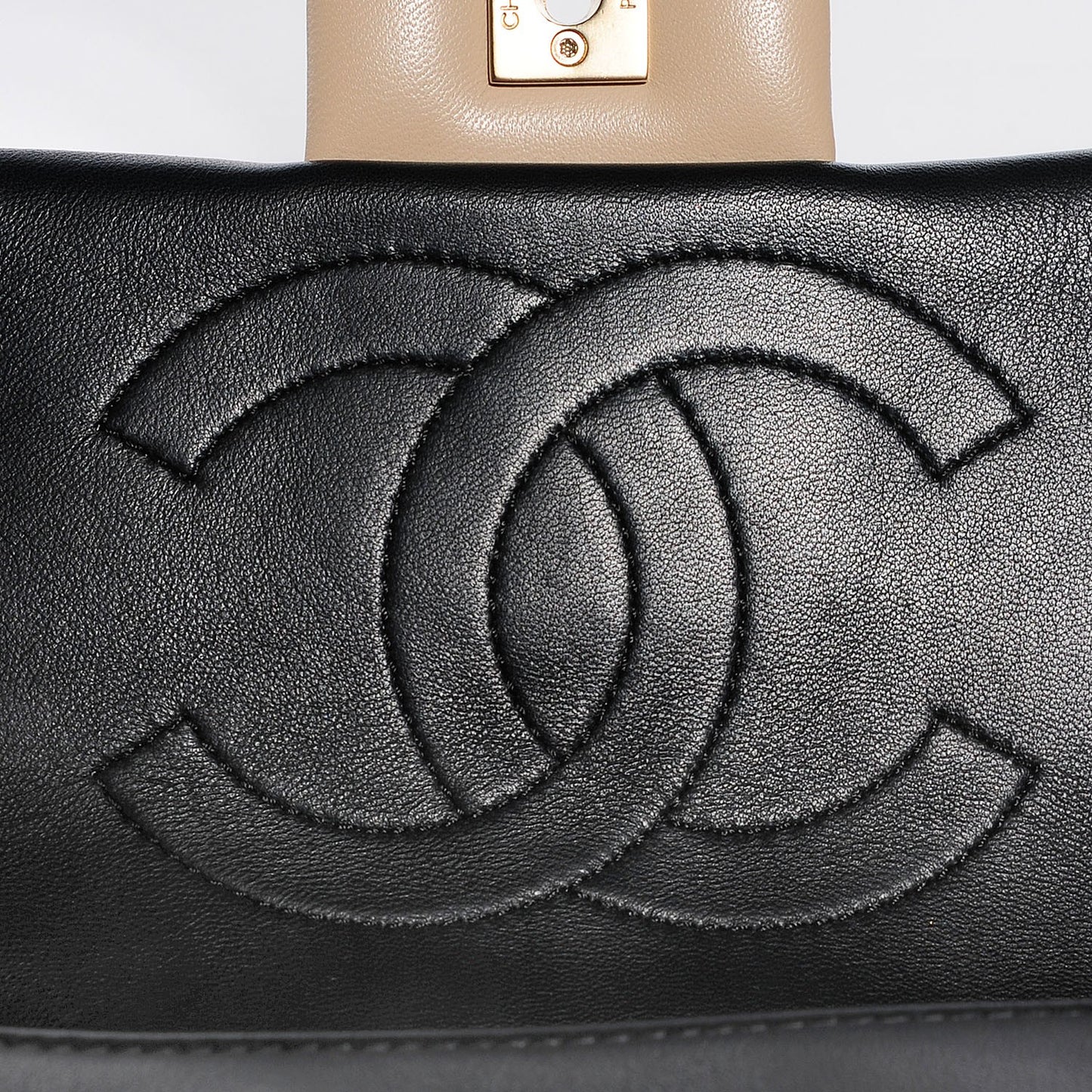 Lambskin Quilted Medium Graphic Flap Beige Black