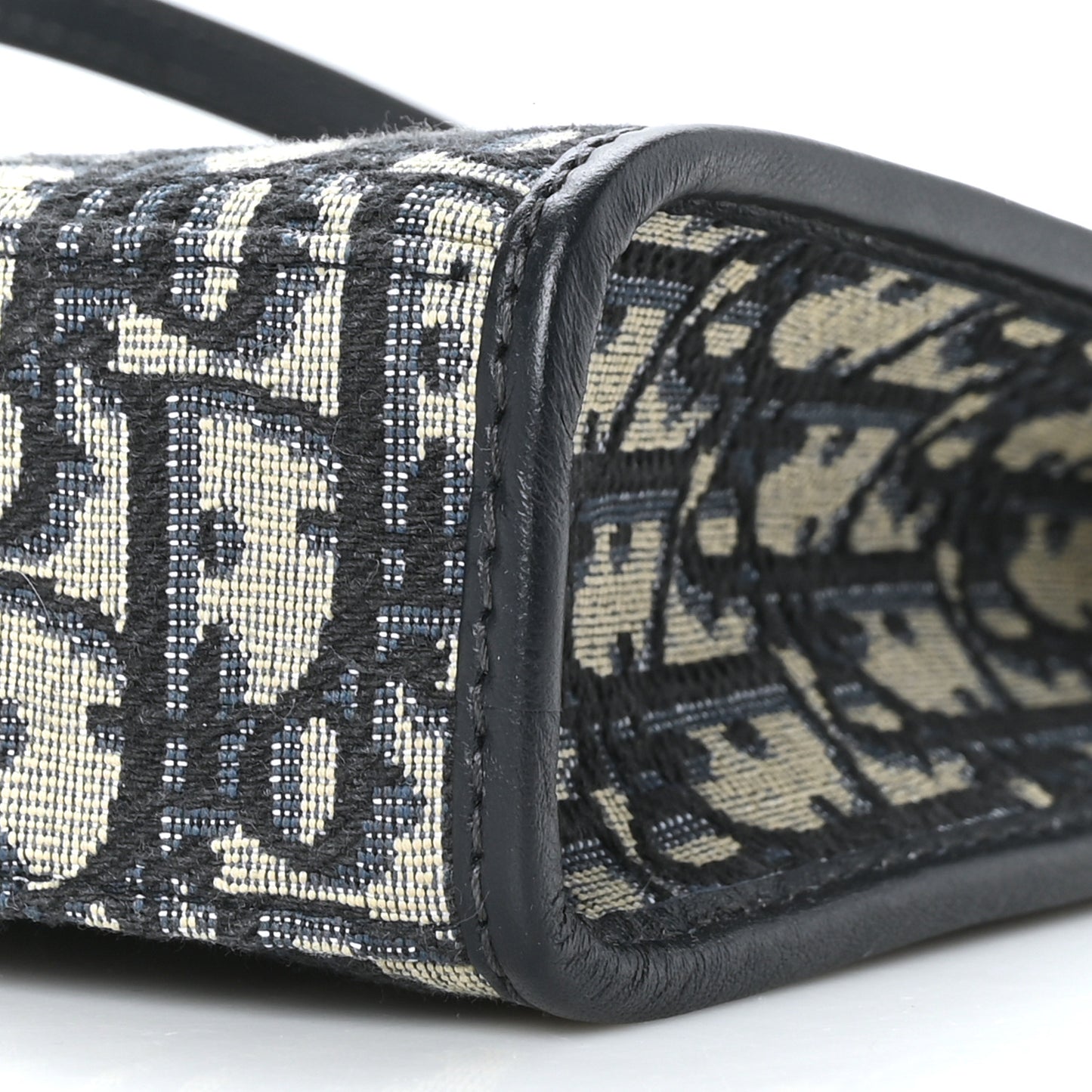 Oblique 30 Montaigne Pouch Blue