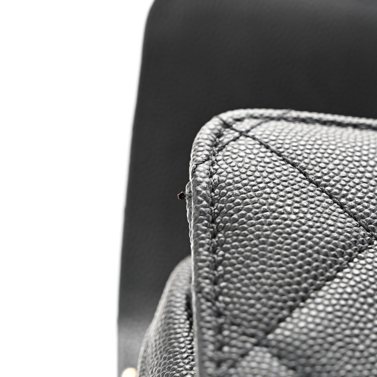 Caviar Quilted Like A Wallet Flap Black