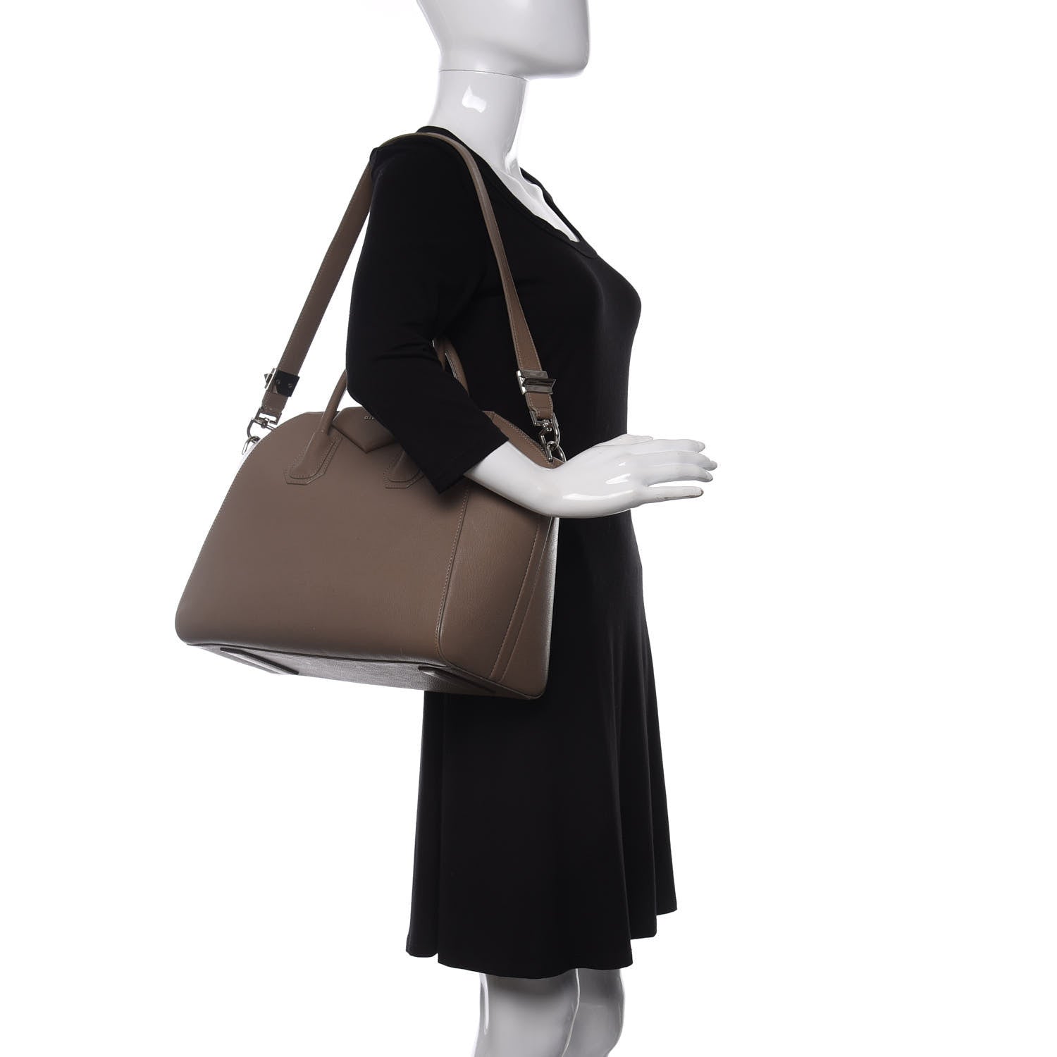 Givenchy Sugar Goatskin Medium Antigona Sand 3 of 21