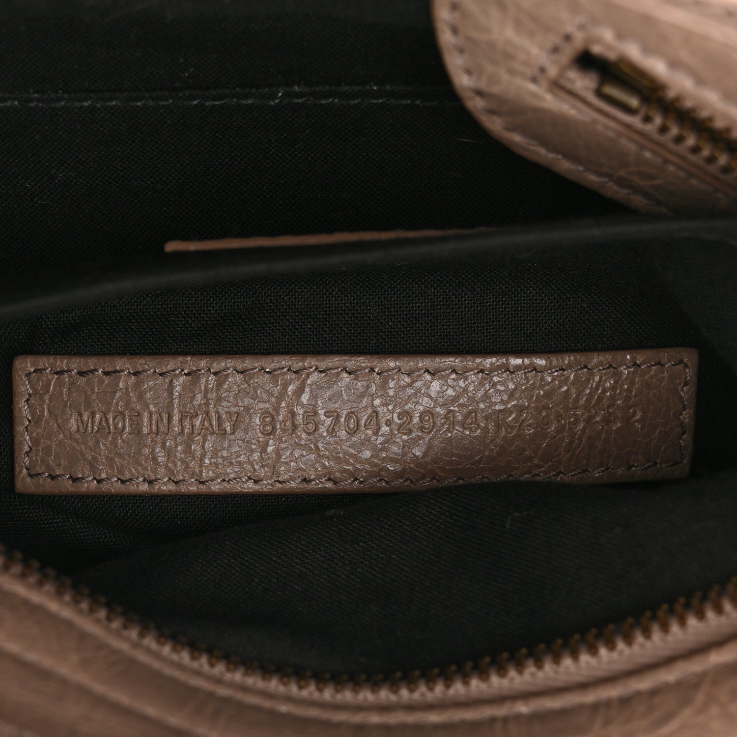 Balenciaga Agneau Arena Classic Hardware East West Le City Sesame 7 of 10