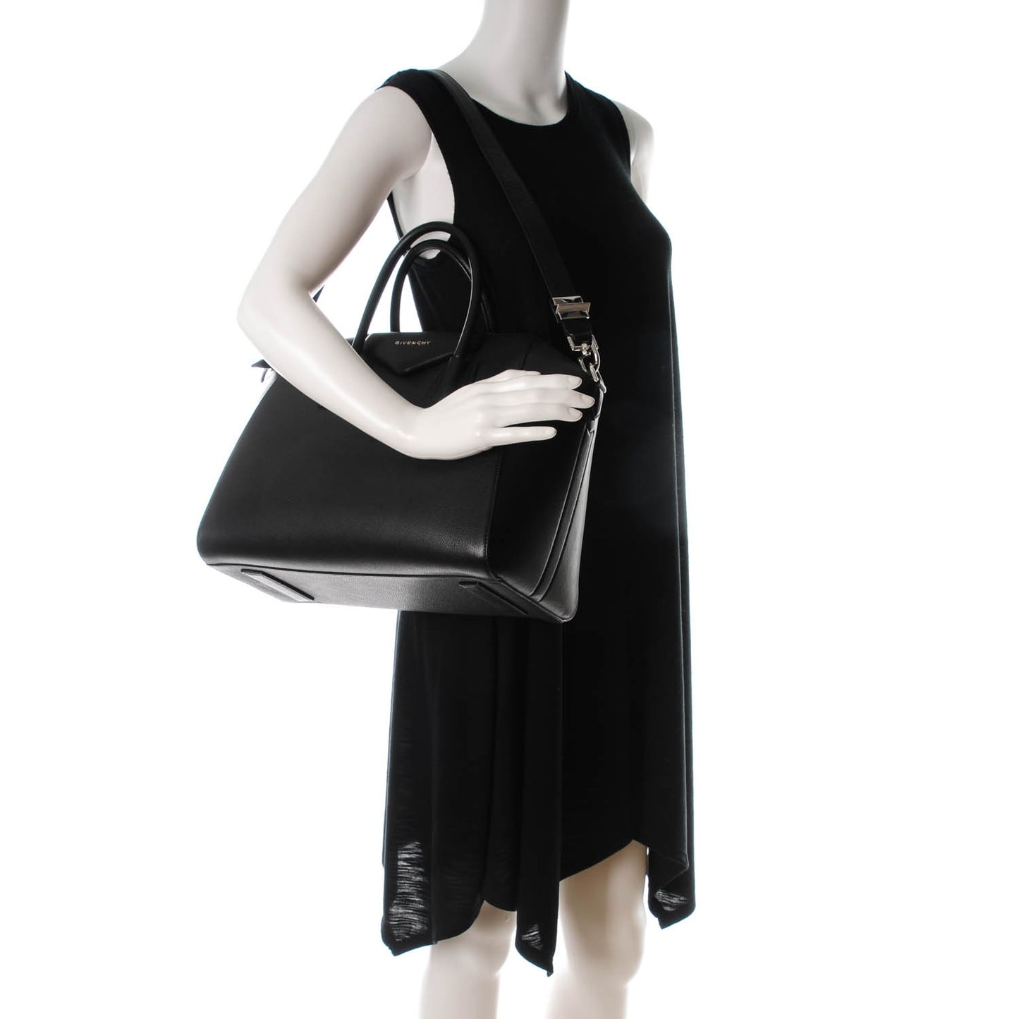 Sugar Goatskin Medium Antigona Black