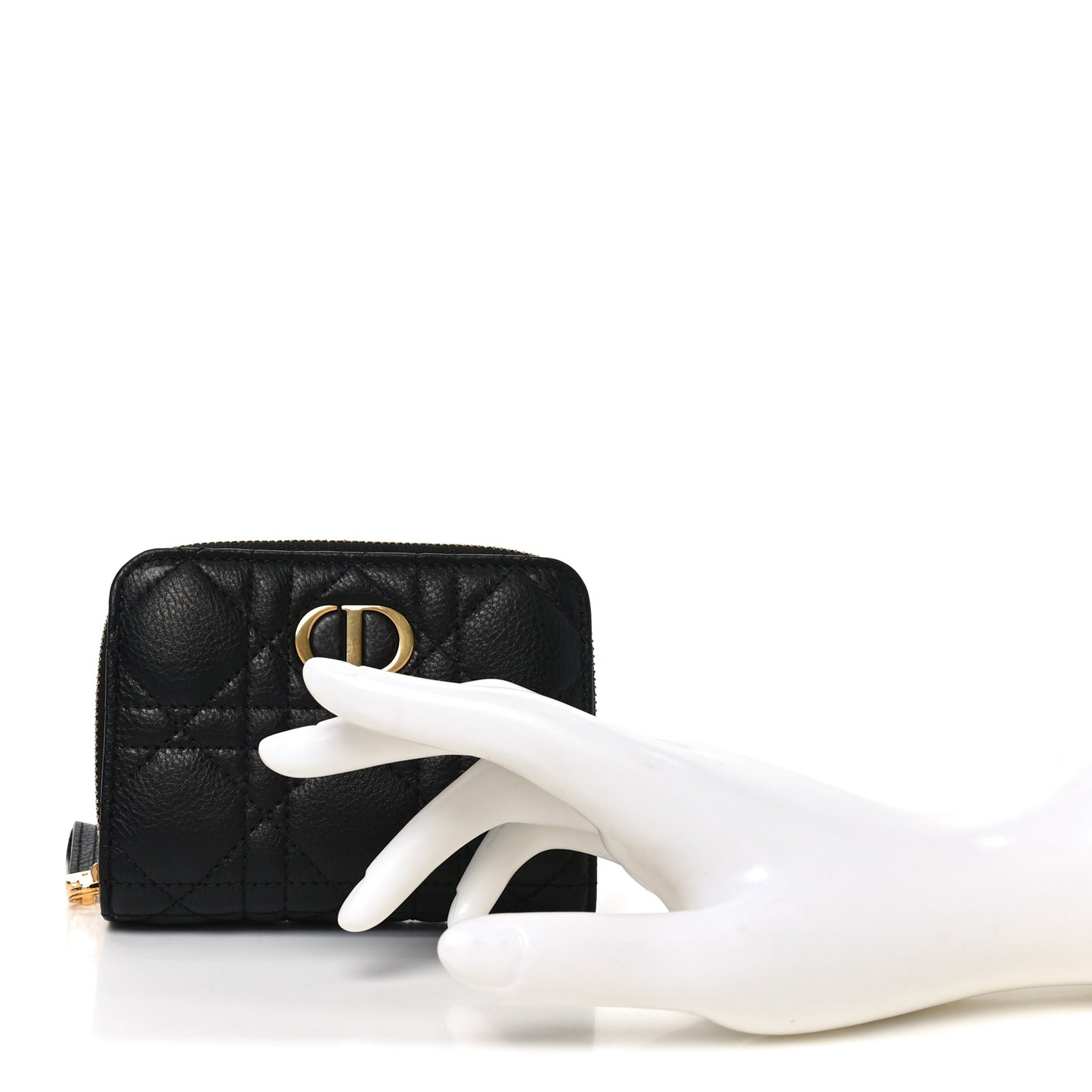 Grained Calfskin Supple Cannage Caro Scarlet Zipped Wallet Black