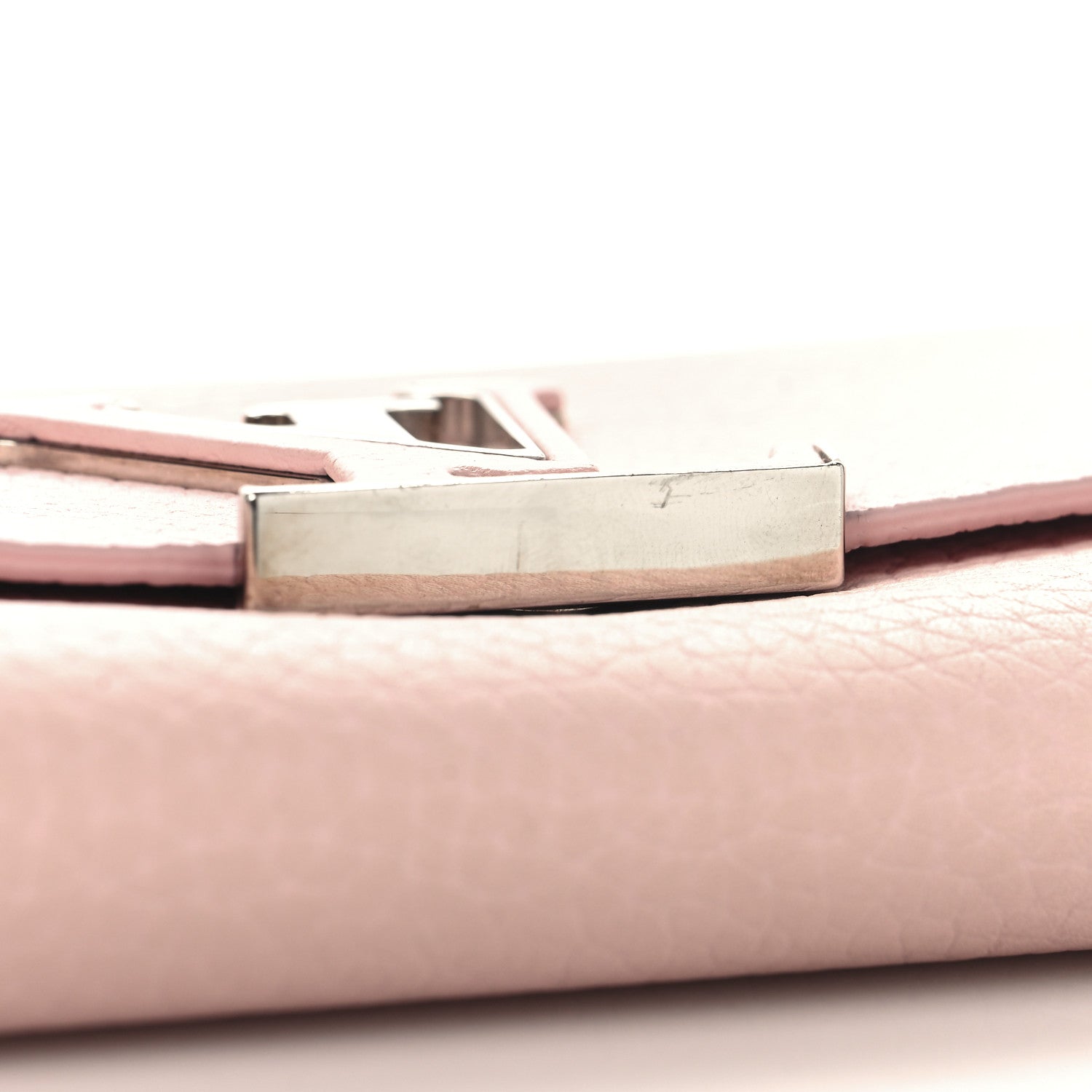 Louis Vuitton Taurillon Capucines Wallet Magnolia 8 of 8