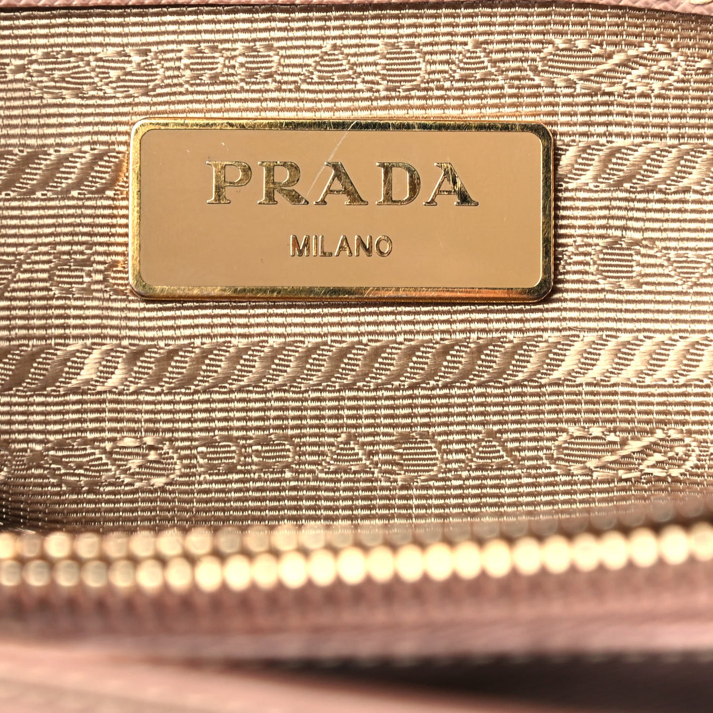 Saffiano Lux Medium Tote Cammeo