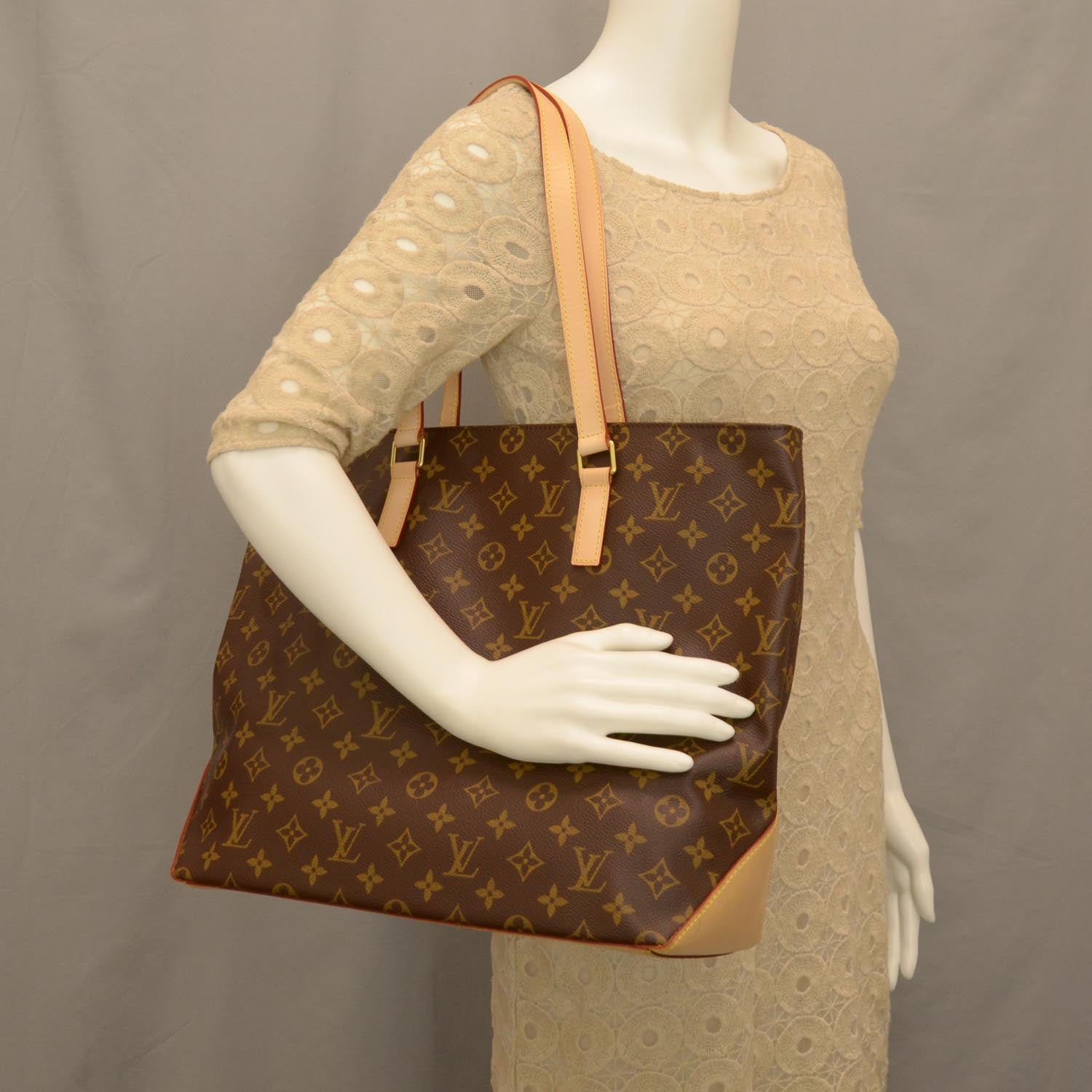 Louis Vuitton Monogram Cabas Mezzo 2 of 7