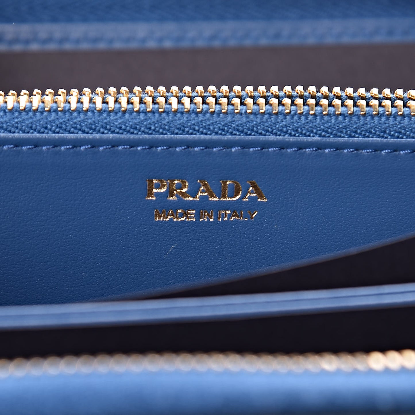 Saffiano Vernice Zip Around Wallet Azzurro