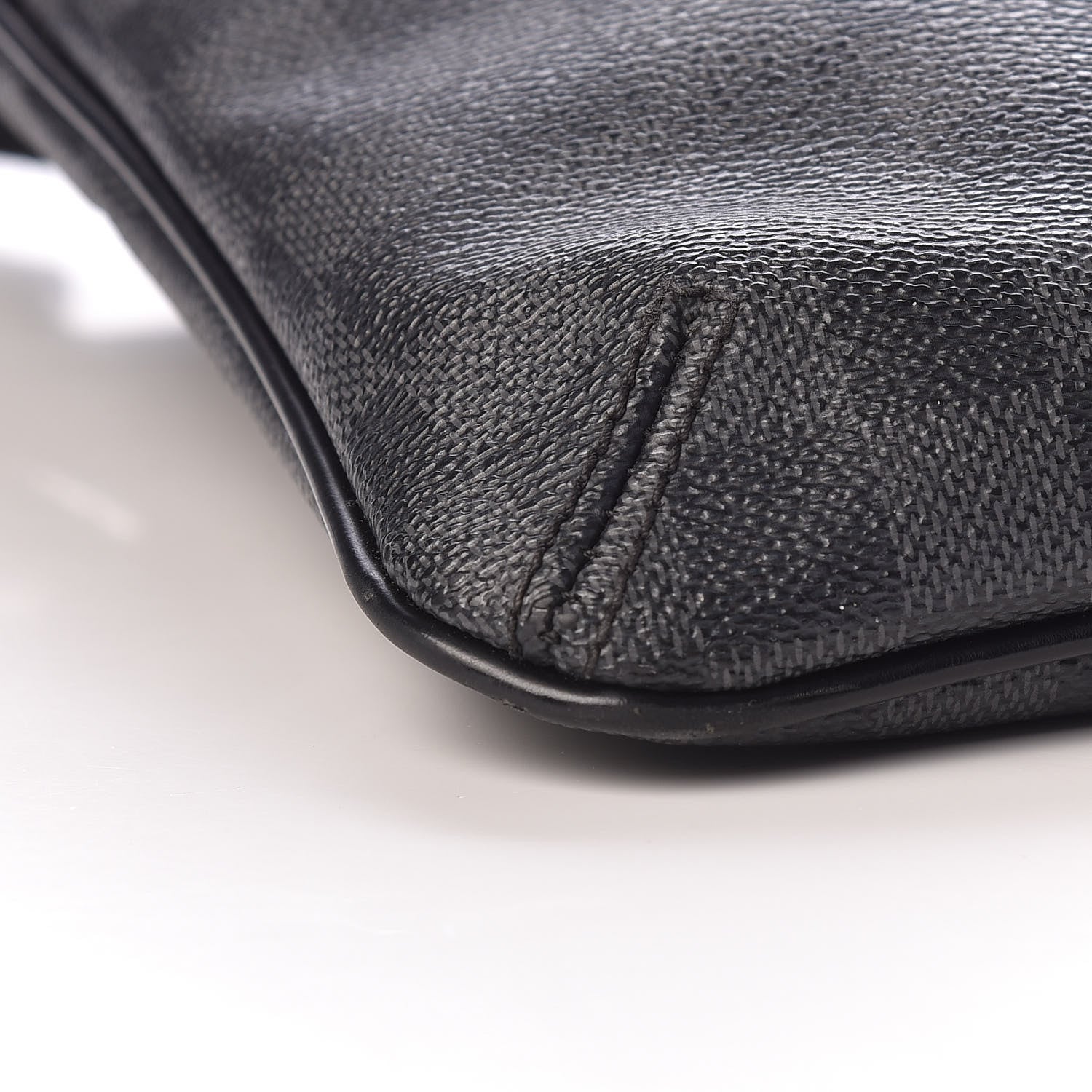 Louis Vuitton Damier Graphite Thomas 8 of 10