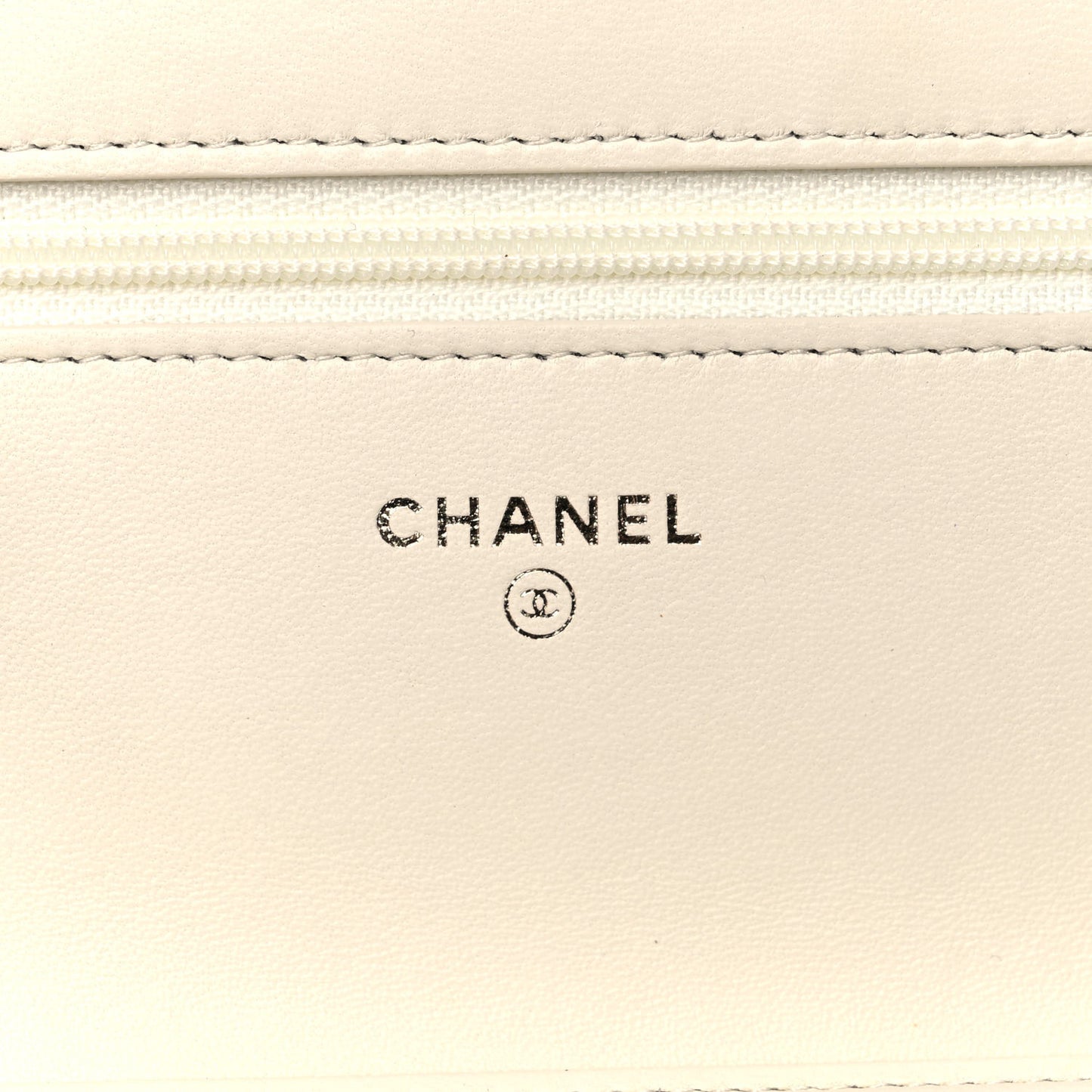Caviar Quilted Boy Wallet On Chain WOC White