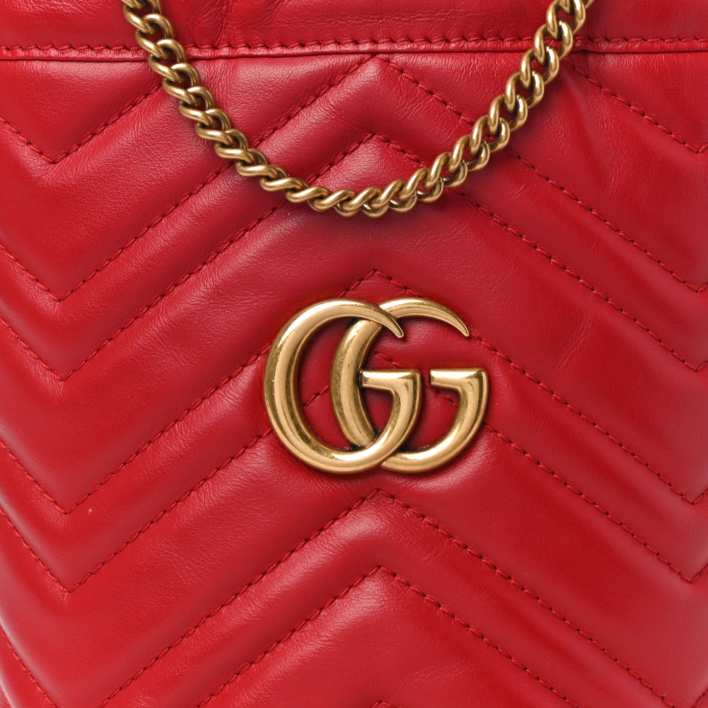 Calfskin Matelasse Mini GG Marmont 2.0 Bucket Bag Hibiscus Red