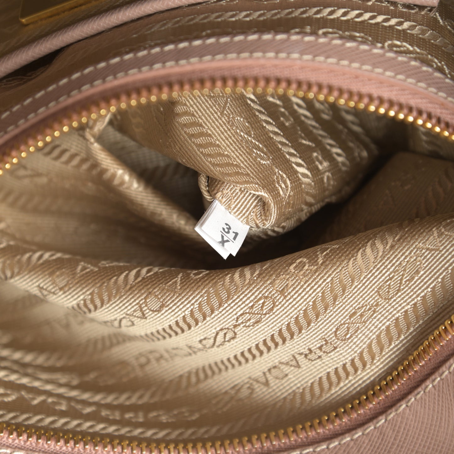 Saffiano Medium Galleria Double Zip Tote Cammeo