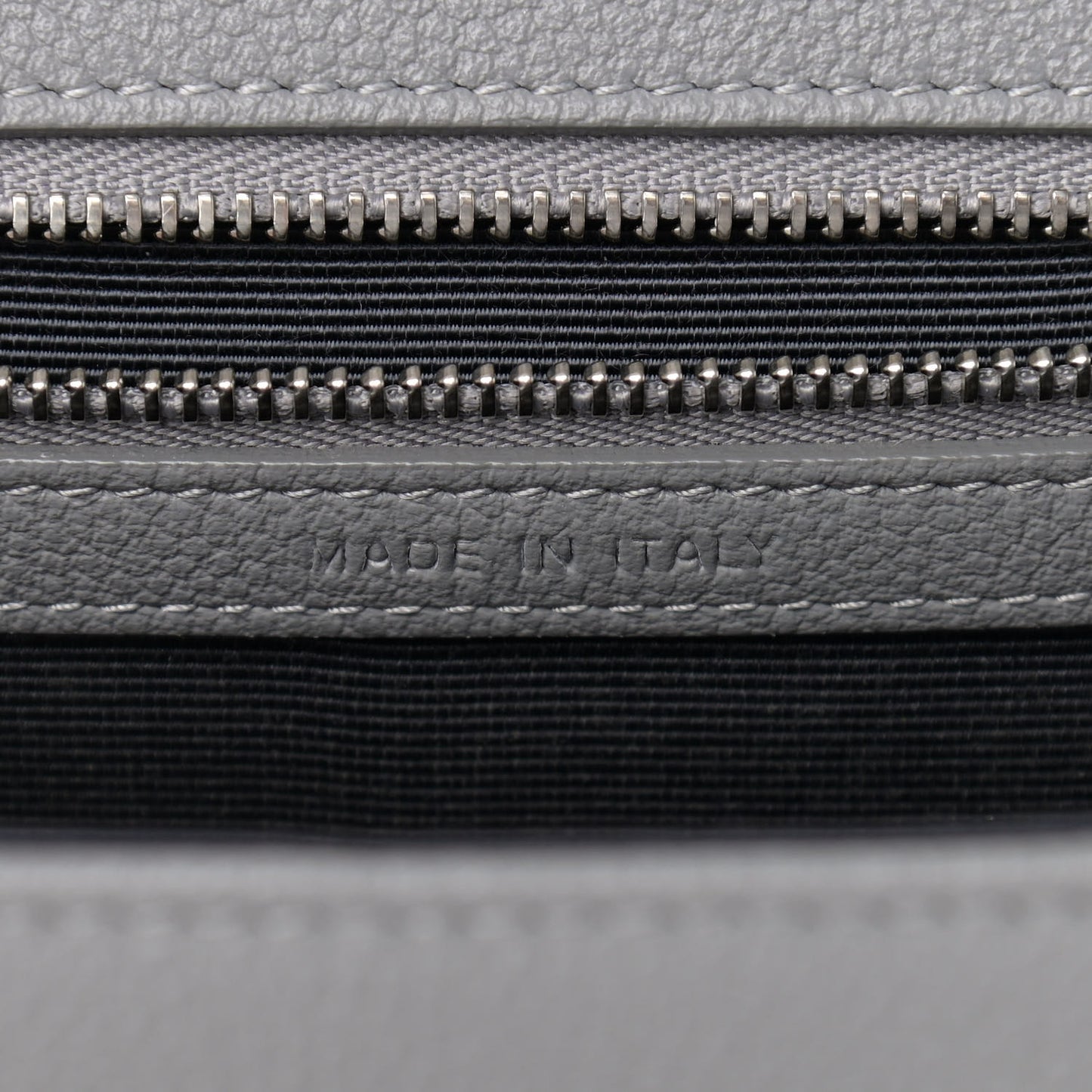 Grained Calfskin Medium Diorama Flap Bag Gris