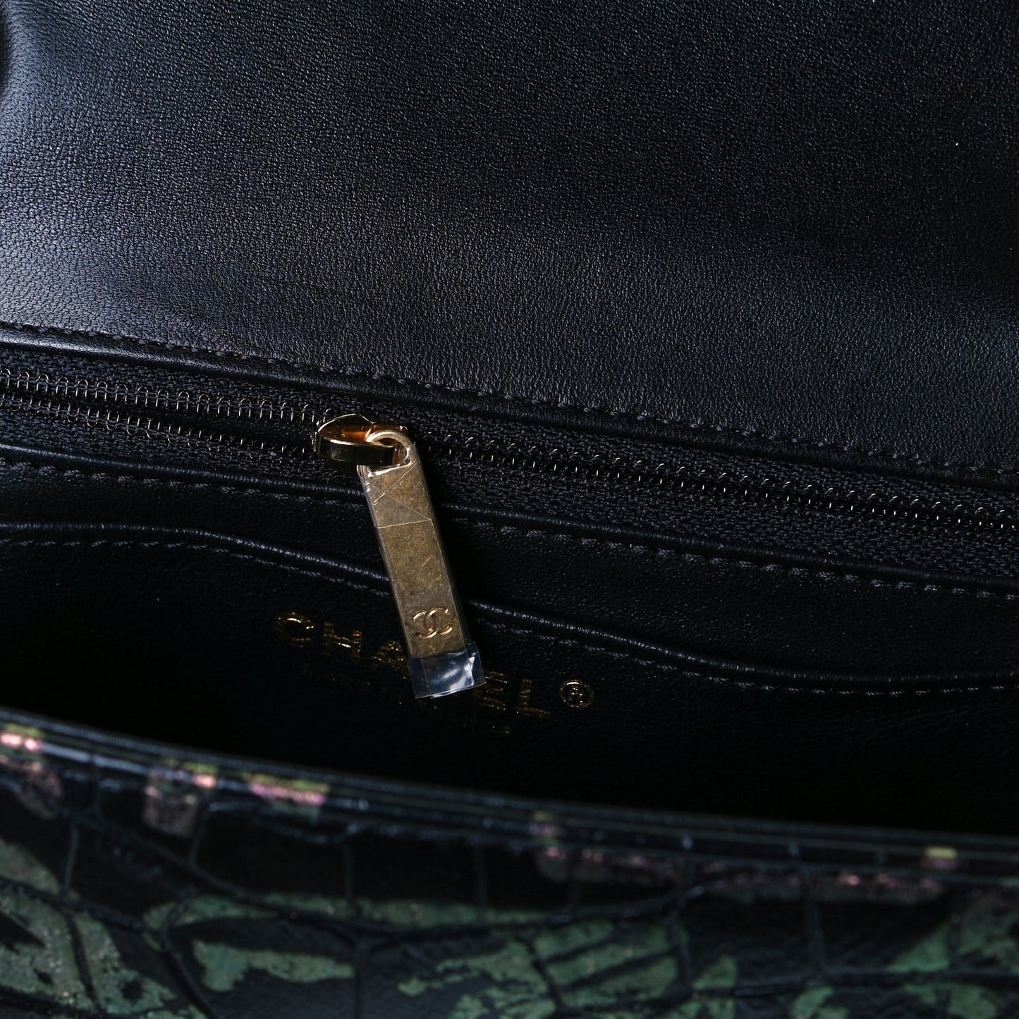 Calfskin Crocodile Embossed Graffiti 2.55 Mini Cocodile Reissue Flap Black Pink