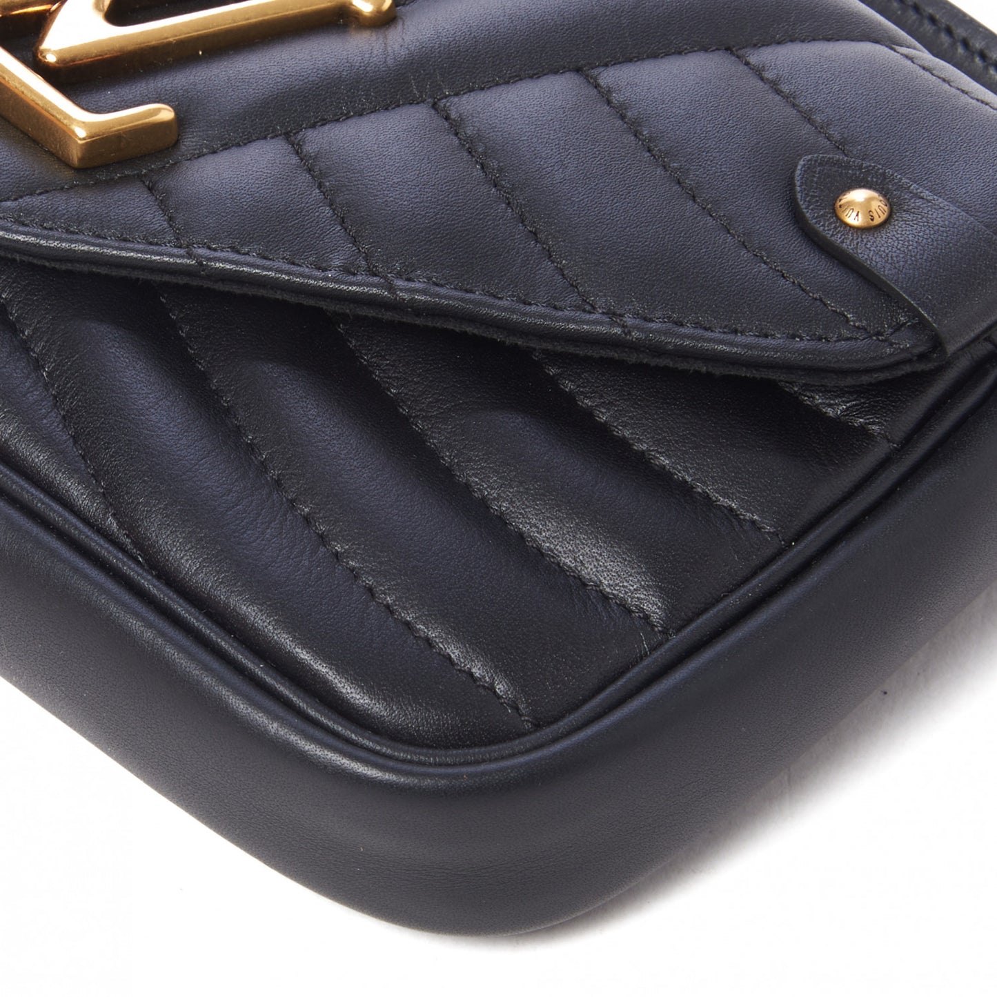Calfskin New Wave Chain Pochette Black