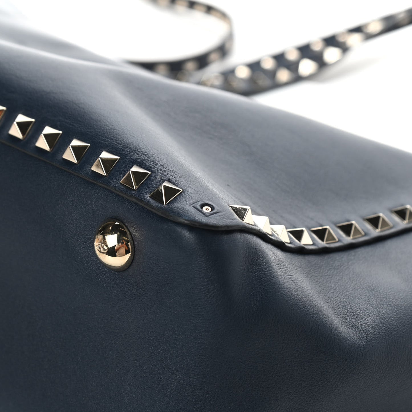 Vitello Medium Rockstud Tote Marine