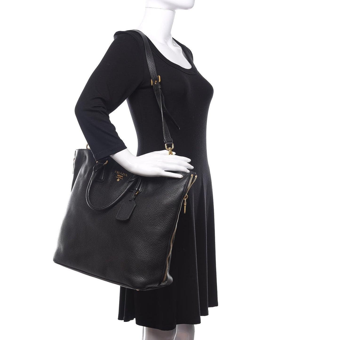 Vitello Daino Side Zip Tote Black