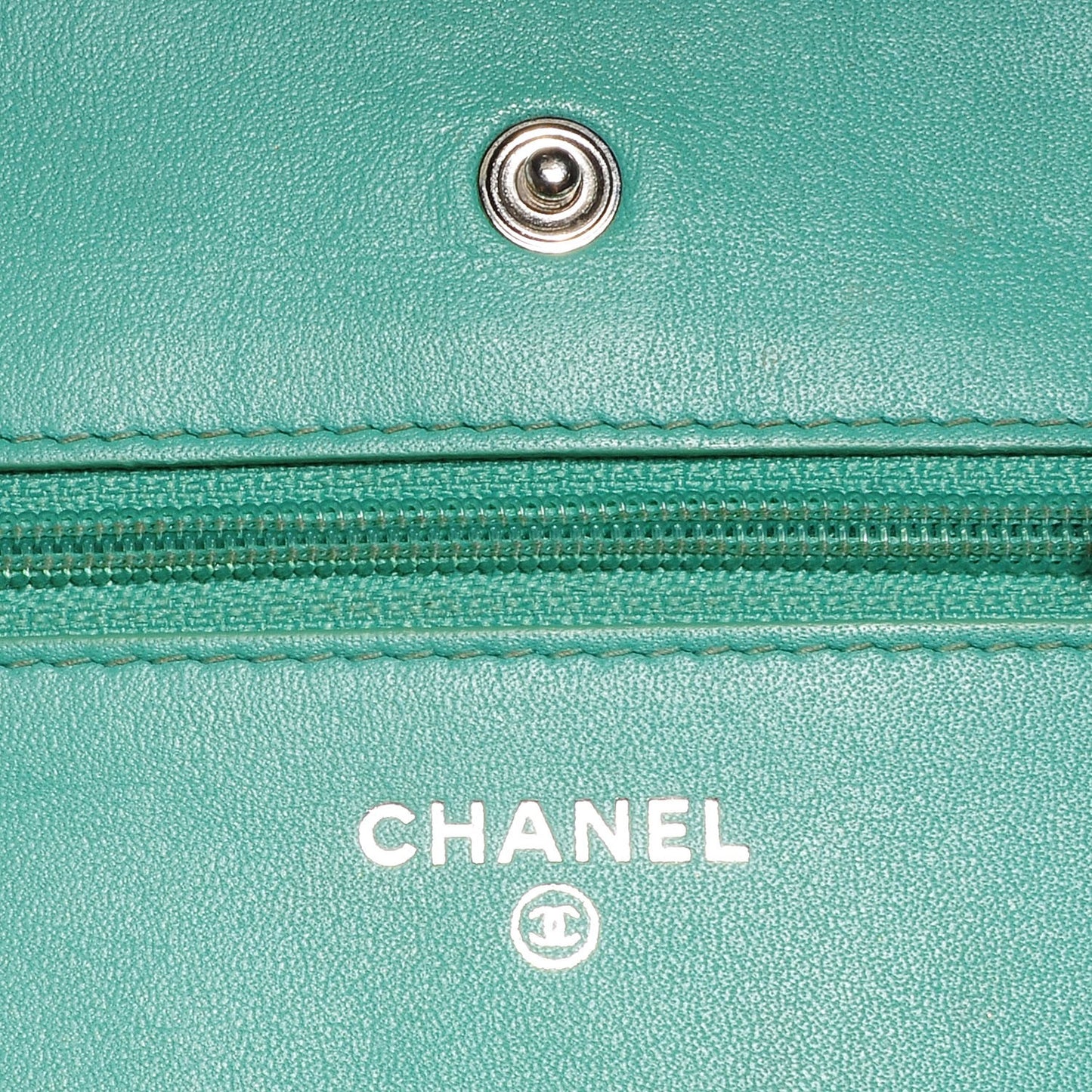 Patent Quilted Wallet On Chain WOC Green