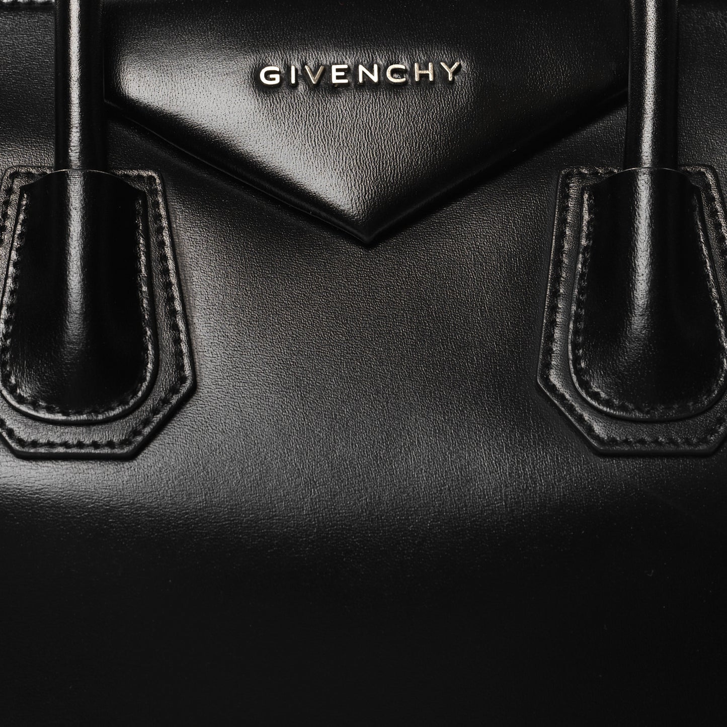 Shiny Lord Calfskin Medium Antigona Black