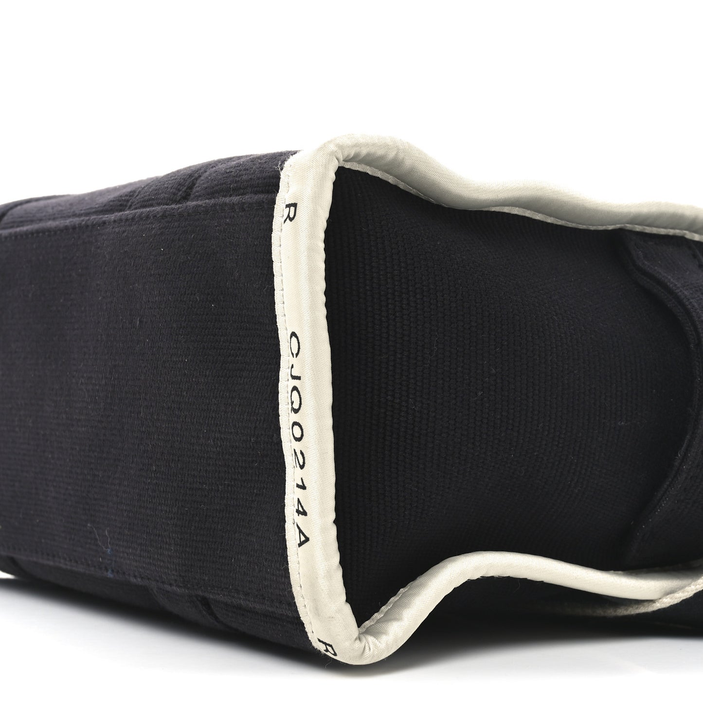 Jacquard Medium The Traveler Tote Bag Black