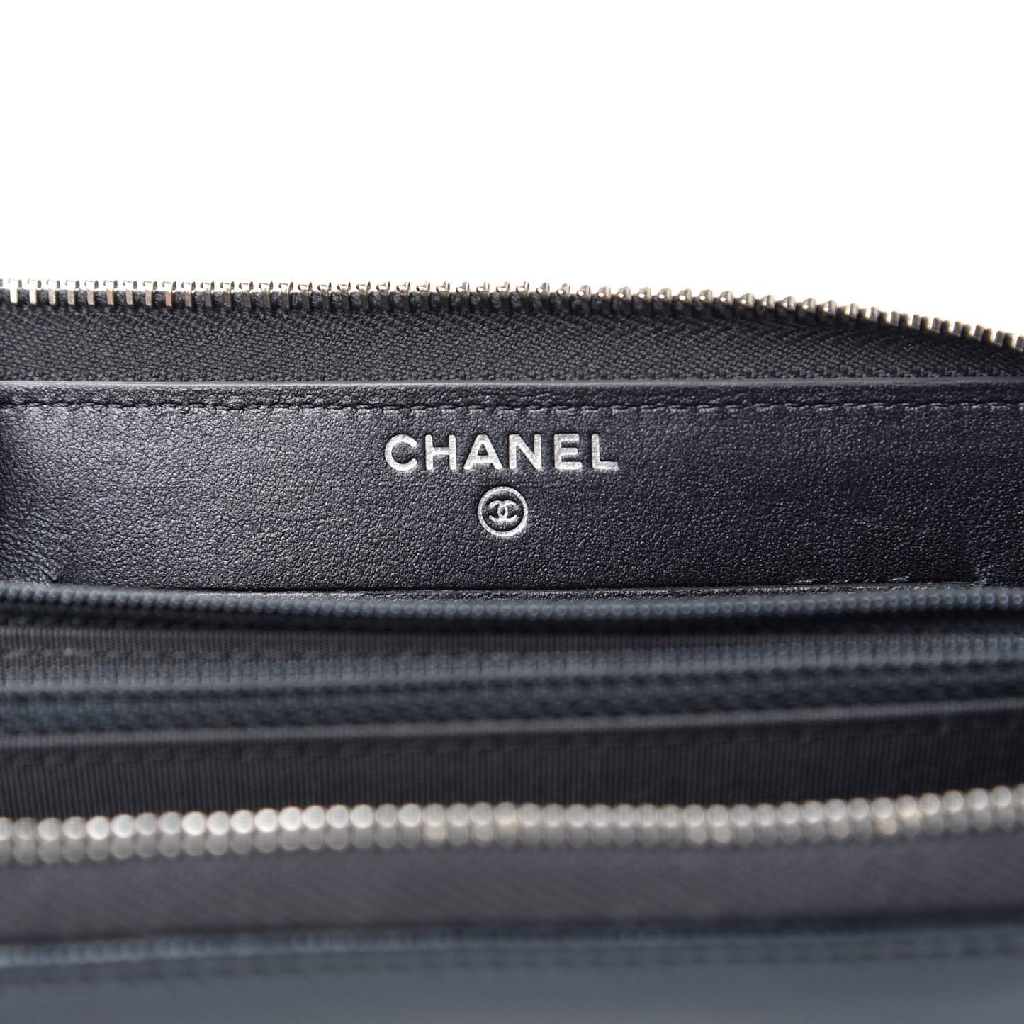 Metallic Caviar Quilted Medium Maxi CC Zip Around Wallet Black