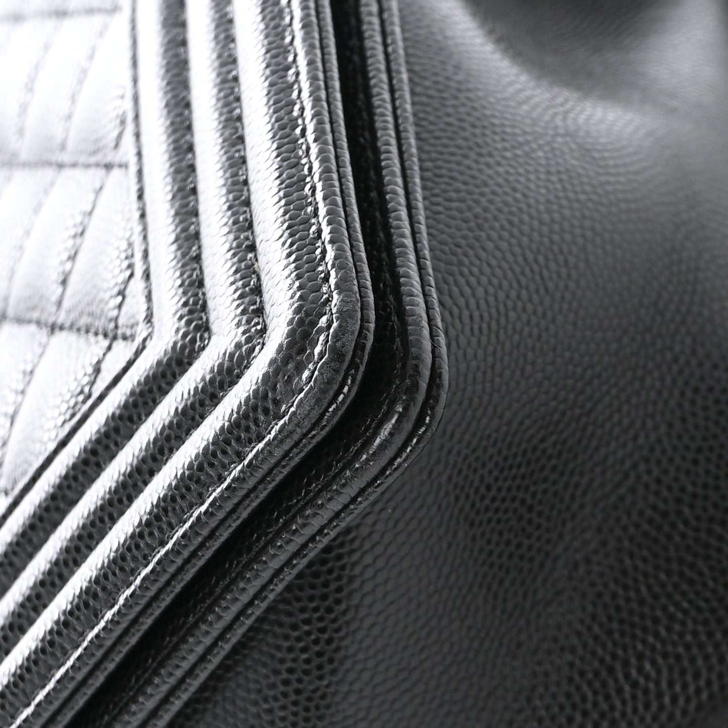 Caviar Quilted New Medium Boy Flap Black