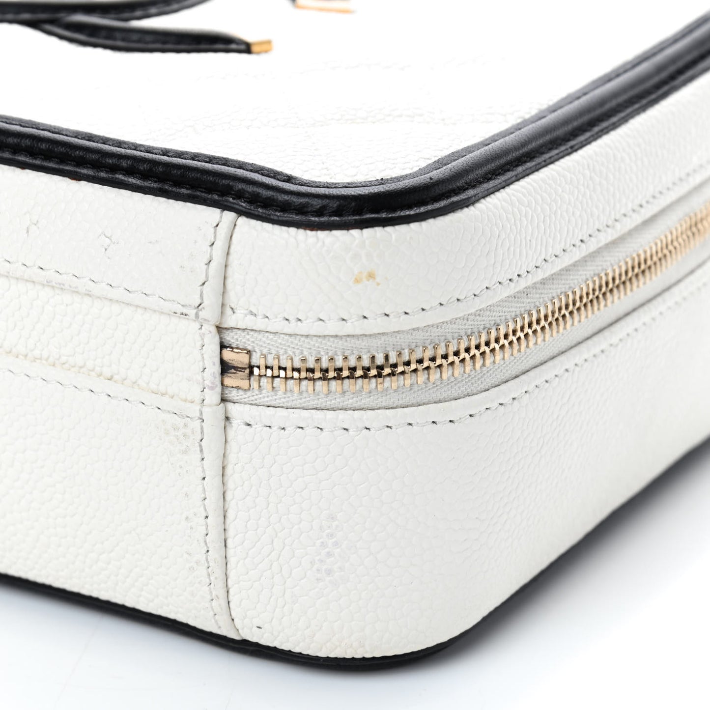 Caviar Quilted Medium CC Filigree Vanity Case White Black