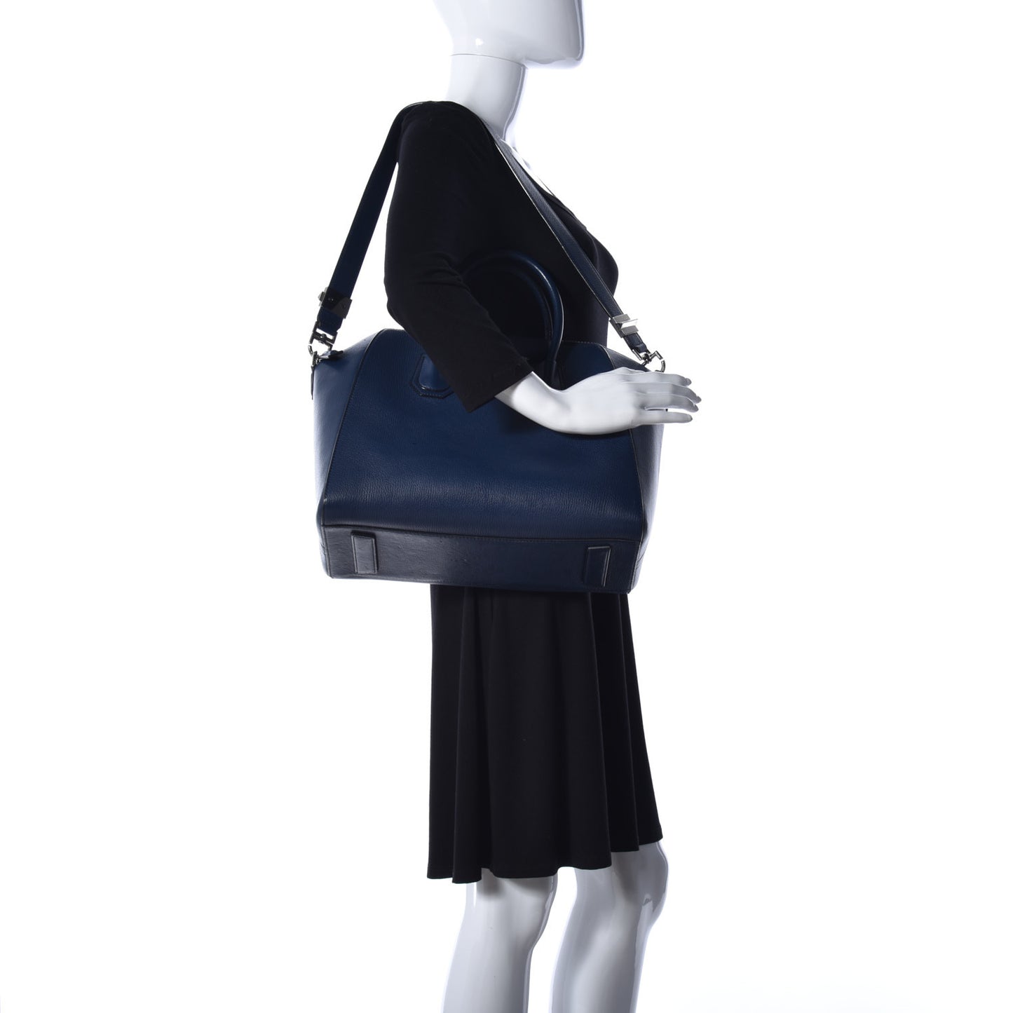 Sugar Goatskin Medium Antigona Navy